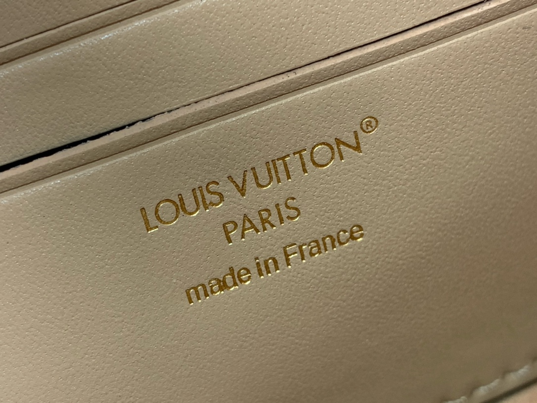 Louis Vuitton LV Bloom Walletlv,包 9