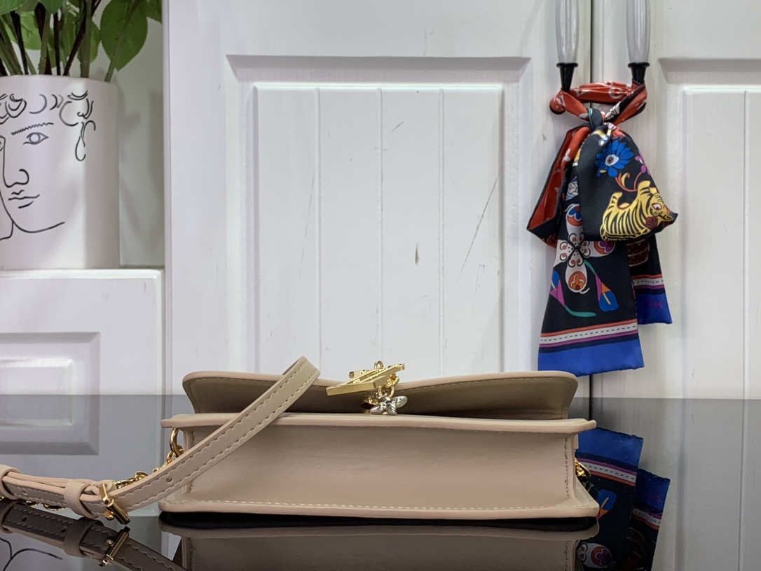 Louis Vuitton LV Bloom Walletlv,包 4