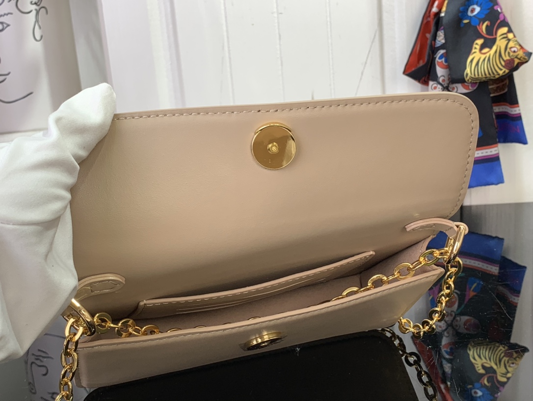 Louis Vuitton LV Bloom Walletlv,包 8