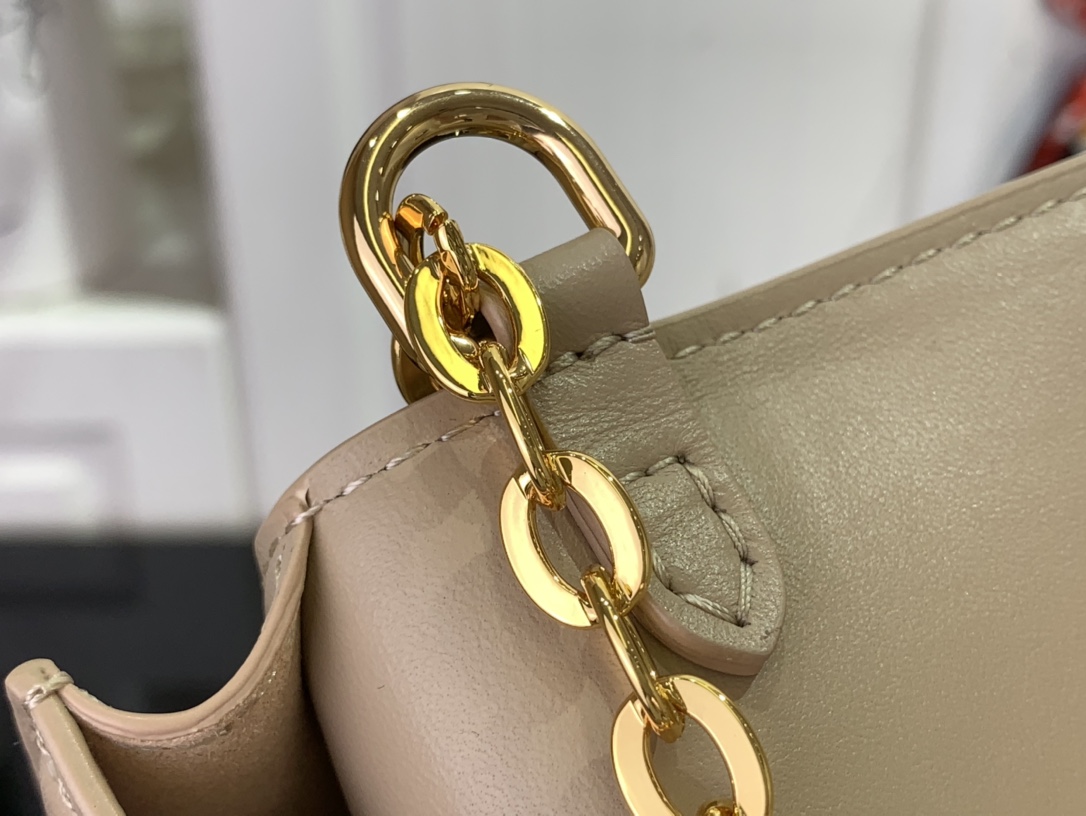 Louis Vuitton LV Bloom Walletlv,包 7