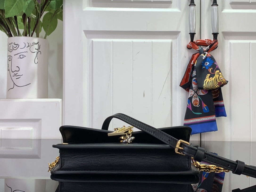 Louis Vuitton LV Bloom Walletlv,包 4