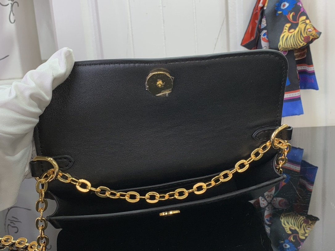 Louis Vuitton LV Bloom Walletlv,包 8