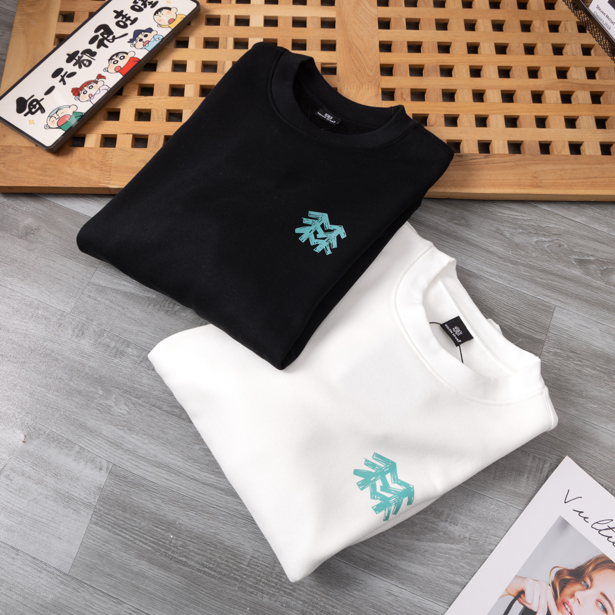 供货价:65💰新品卫衣发布会♻️纯棉毛圈设计,300克足重量,贸易出口货,原包装吊牌（另有38💴华棉版本340克推荐入手）可以随意来图订制 支持一件代发 批发 等  
三棵树 经典款全棉加厚320g休闲圆领套头卫衣
全套包装 高品质
卫衣采用320g多支纱线纺织工艺 手感厚实
全棉面料 透气舒适 顶级质感
颜色：图示颜色
尺码：M L XL
 胸围 肩宽 袖长 衣长
M 62 63.5 53 70
L 64 65.5 54.5 72
XL 66 67.5 56 74
尺码 建议身高 建议体重
M 160cm-170cm 50kg-65kg
L 170cm-180cm 65k g-85kg
XL 180cm-195cm 85kg-115kg