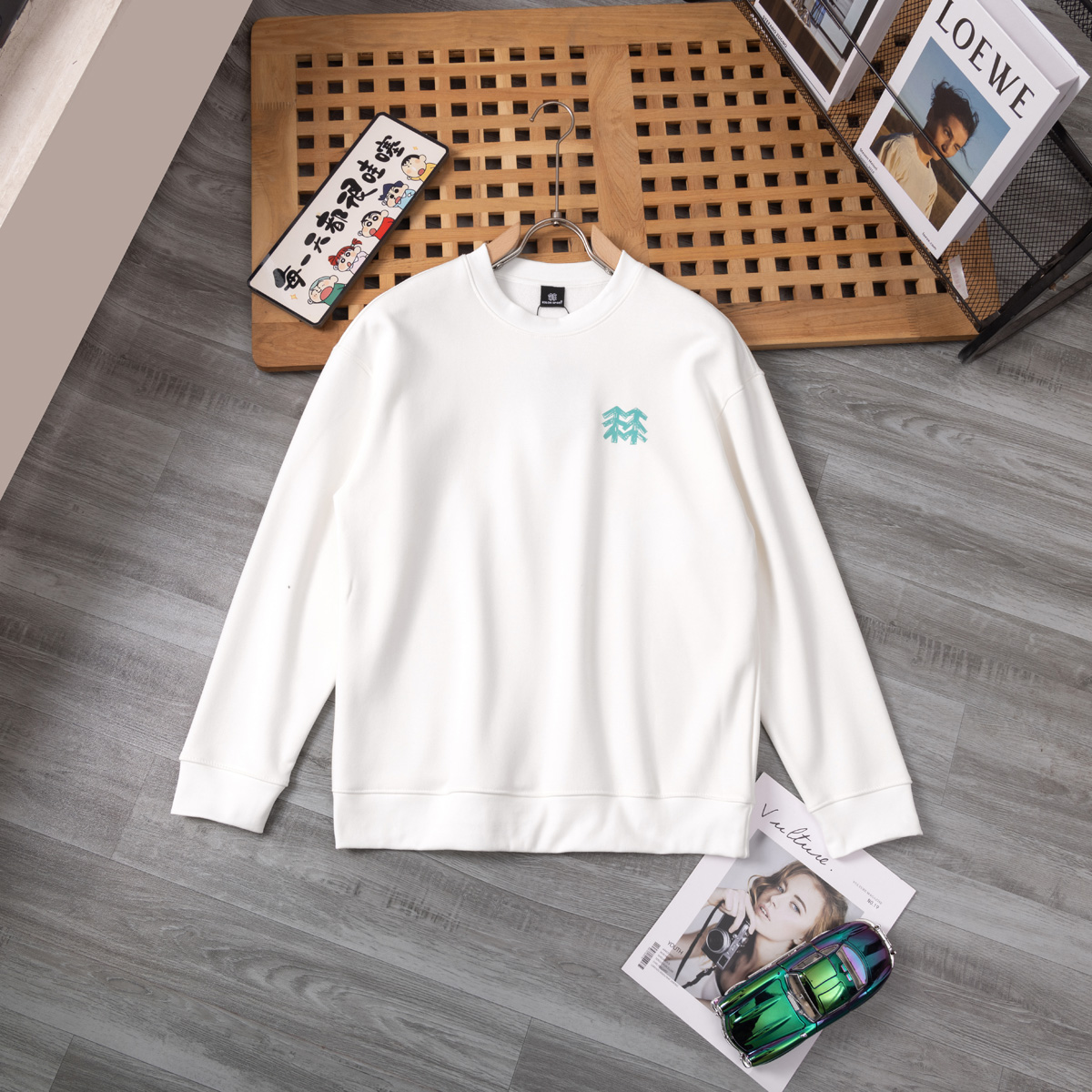 供货价:65💰新品卫衣发布会♻️纯棉毛圈设计,300克足重量,贸易出口货,原包装吊牌（另有38💴华棉版本340克推荐入手）可以随意来图订制 支持一件代发 批发 等  
三棵树 经典款全棉加厚320g休闲圆领套头卫衣
全套包装 高品质
卫衣采用320g多支纱线纺织工艺 手感厚实
全棉面料 透气舒适 顶级质感
颜色：图示颜色
尺码：M L XL
 胸围 肩宽 袖长 衣长
M 62 63.5 53 70
L 64 65.5 54.5 72
XL 66 67.5 56 74
尺码 建议身高 建议体重
M 160cm-170cm 50kg-65kg
L 170cm-180cm 65k g-85kg
XL 180cm-195cm 85kg-115kg