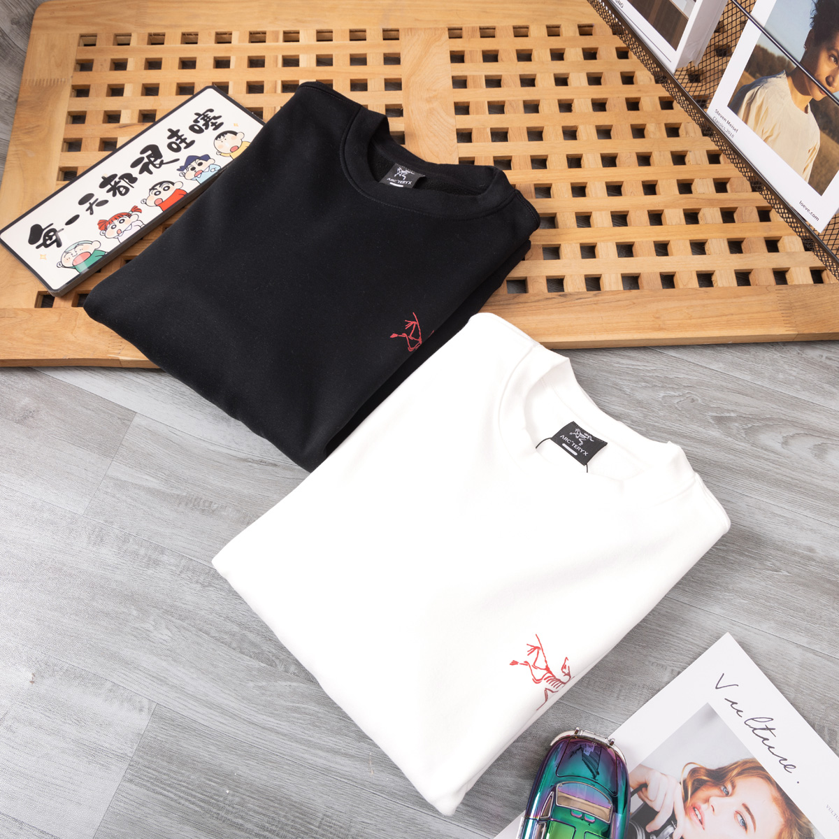 供货价:65💰新品卫衣发布会♻️纯棉毛圈设计,300克足重量,贸易出口货,原包装吊牌（另有38💴华棉版本340克推荐入手）可以随意来图订制 支持一件代发 批发 等  
始祖鸟 经典款全棉加厚320g休闲圆领套头卫衣
全套包装 高品质
卫衣采用320g多支纱线纺织工艺 手感厚实
全棉面料 透气舒适 顶级质感
颜色：图示颜色
尺码：M L XL
 胸围 肩宽 袖长 衣长
M 62 63.5 53 70
L 64 65.5 54.5 72
XL 66 67.5 56 74
尺码 建议身高 建议体重
M 160cm-170cm 50kg-65kg
L 170cm-180cm 65k g-85kg
XL 180cm-195cm 85kg-115kg