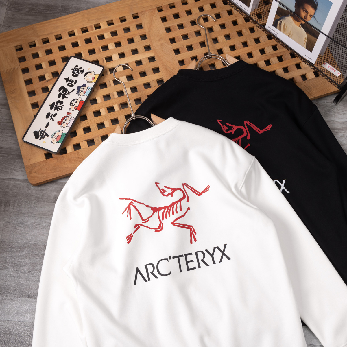 供货价:65💰新品卫衣发布会♻️纯棉毛圈设计,300克足重量,贸易出口货,原包装吊牌（另有38💴华棉版本340克推荐入手）可以随意来图订制 支持一件代发 批发 等  
始祖鸟 经典款全棉加厚320g休闲圆领套头卫衣
全套包装 高品质
卫衣采用320g多支纱线纺织工艺 手感厚实
全棉面料 透气舒适 顶级质感
颜色：图示颜色
尺码：M L XL
 胸围 肩宽 袖长 衣长
M 62 63.5 53 70
L 64 65.5 54.5 72
XL 66 67.5 56 74
尺码 建议身高 建议体重
M 160cm-170cm 50kg-65kg
L 170cm-180cm 65k g-85kg
XL 180cm-195cm 85kg-115kg