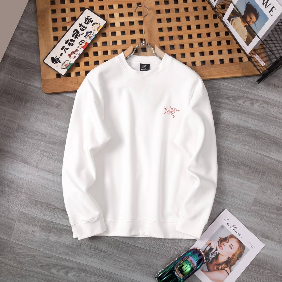 供货价:65💰新品卫衣发布会♻️纯棉毛圈设计,300克足重量,贸易出口货,原包装吊牌（另有38💴华棉版本340克推荐入手）可以随意来图订制 支持一件代发 批发 等  
始祖鸟 经典款全棉加厚320g休闲圆领套头卫衣
全套包装 高品质
卫衣采用320g多支纱线纺织工艺 手感厚实
全棉面料 透气舒适 顶级质感
颜色：图示颜色
尺码：M L XL
 胸围 肩宽 袖长 衣长
M 62 63.5 53 70
L 64 65.5 54.5 72
XL 66 67.5 56 74
尺码 建议身高 建议体重
M 160cm-170cm 50kg-65kg
L 170cm-180cm 65k g-85kg
XL 180cm-195cm 85kg-115kg