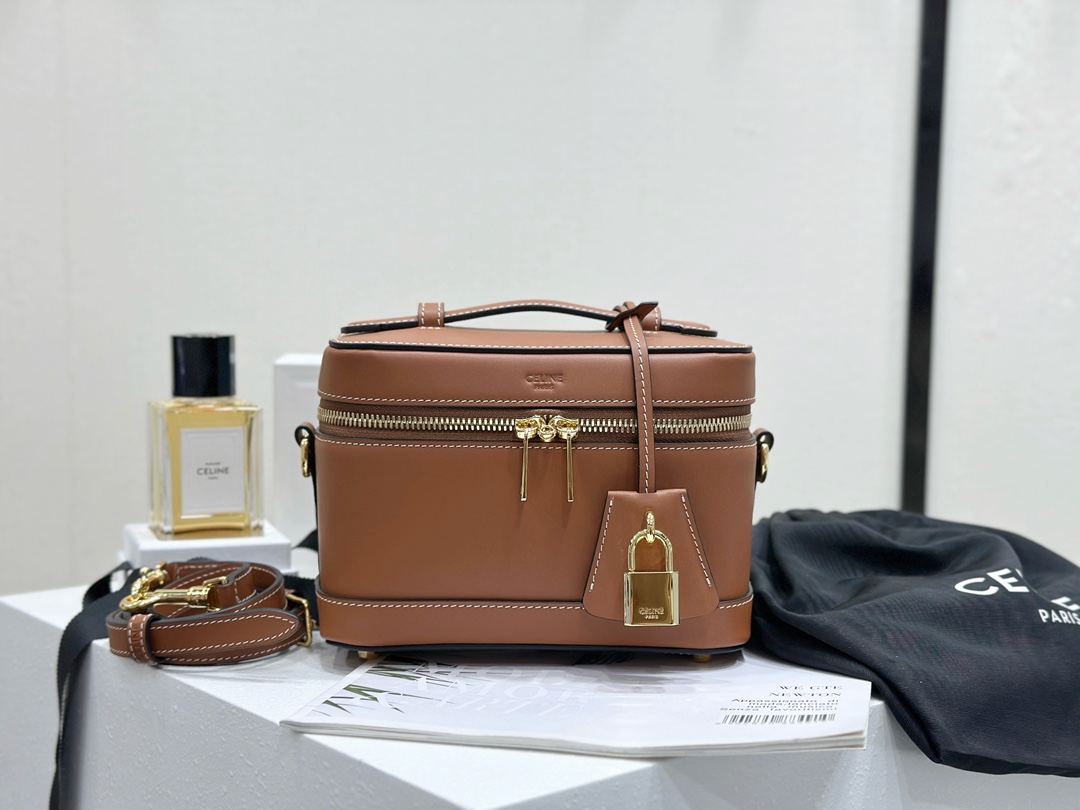 Celine Brown Leather Vanity Case with Lock - Shoulder Bag, 18 cm 2 i1737370163 5222 4