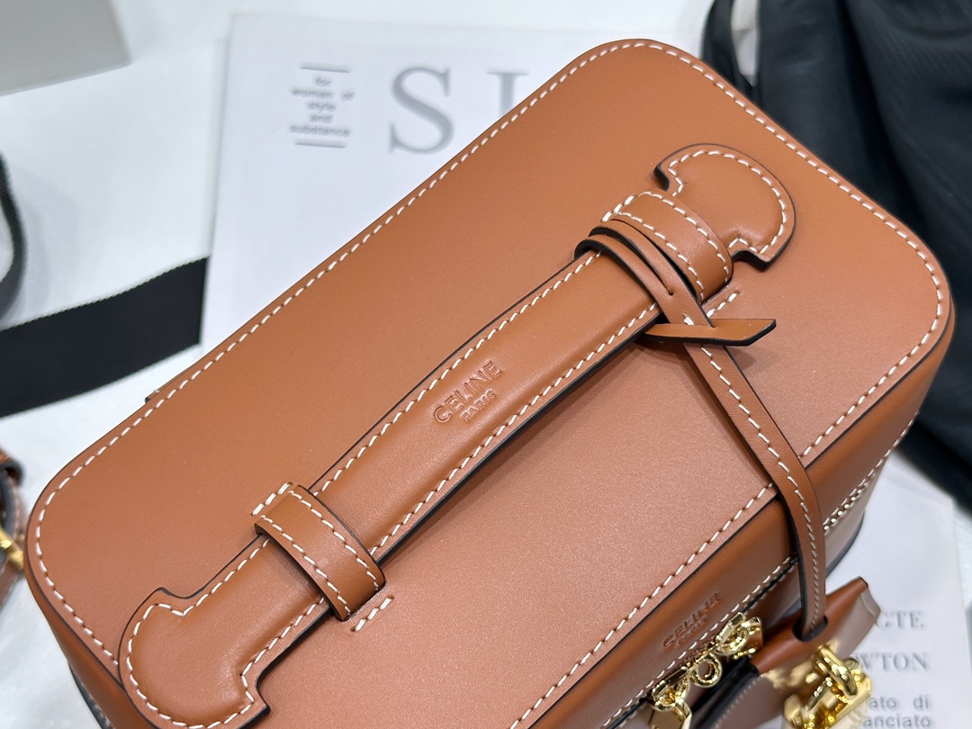 Celine Brown Leather Vanity Case with Lock - Shoulder Bag, 18 cm 7 i1737370163 6325 0