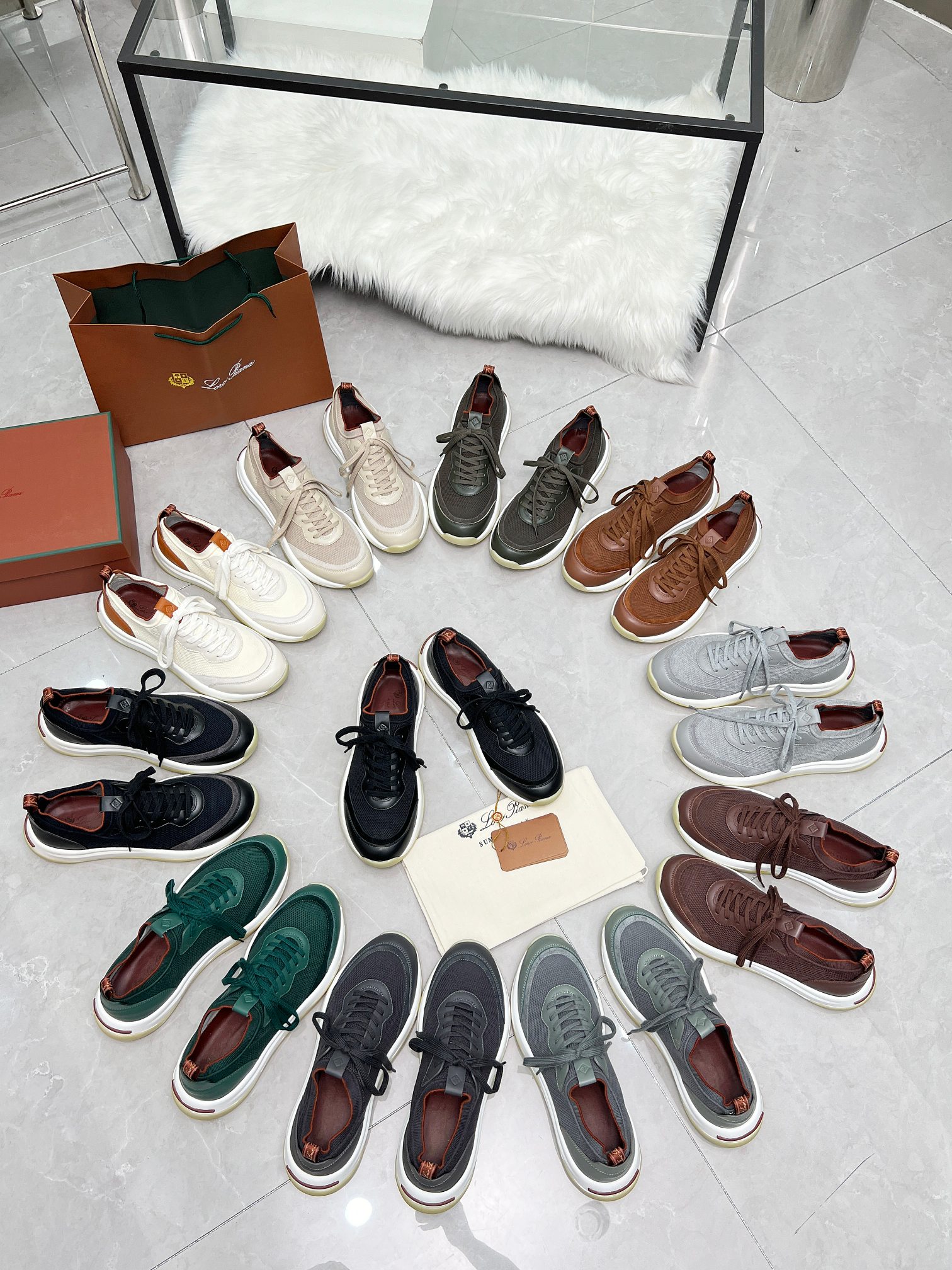 NO:270642,This sneaker redefines the iconic 360LP from a modern perspective, with a new shape and a wider silhouette design for an extraordinary and comfortable wearing experience. The ultra-light sole creates a charming modern beauty. The Wðsh wool bead-ground knitted upper is paired with exquisite lining. The toe is soft suede and the heel is embellished with soft leather. Treated by StormSystem, it is adapted to all weather conditions. The bag structure The upper is a classic pull-out structure with extra laces to comfortably wrap the feet. The sole is made of light and soft material to absorb the pressure from walking impact. The sole is a new and elegant design for daily wear. Size 39-46,,loro piano,sneakers19860909这款运动鞋以现代视角重新定义标志性360LP,采用全新外形和更宽大的廓形设计,营造超凡舒适的穿着体验.超轻鞋底营造迷人的现代美感,Wⅰsh羊毛珠地针织鞋面,搭配考究衬里,鞋头设有柔软绒面革,鞋跟点缀柔软皮革.经StormSystem处理,适应各种天气情况. 袋状结构 鞋面采用经典套穿式结构,配有额外鞋带舒适包裹双脚,鞋底采用轻盈柔软材料制成,可吸收走路冲击带来的压力,底面采用全新优雅设计,适合日常穿着 码数39-46,,loro piana,sneakers,Men's shoes