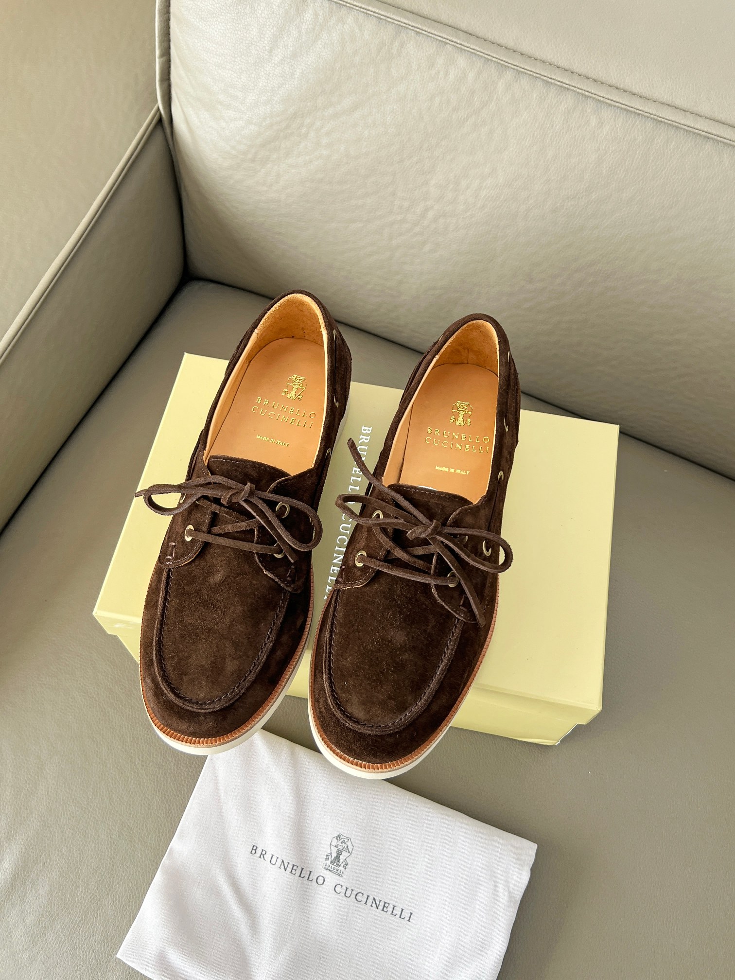 NO:346179,The top version of Brunello Cucinelli in real price, all-round casual shoes for four seasons, imported calf velvet, water dyed sweat-absorbing and breathable beef, imported Italian leather midsole, combined with ultra-light original one-to-one IP foaming and anti-slip sole, let you show your fashionable and old-fashioned personality in comfort. Size: 39-46 Can be ordered without a label or customer list),,brunello cucinelli19860909实价BrunelloCucinelli顶级版本四季经典百搭休闲鞋上新 进口小牛绒,水染吸汗透气牛里,意大利进口真皮中底 与超轻盈的原版一比一IP发泡防滑鞋底组合, 让您在舒适中彰显时尚老钱风性格. 码数:39-46 可订无标或者客人标单）,,brunello cucinelli,Men's shoes