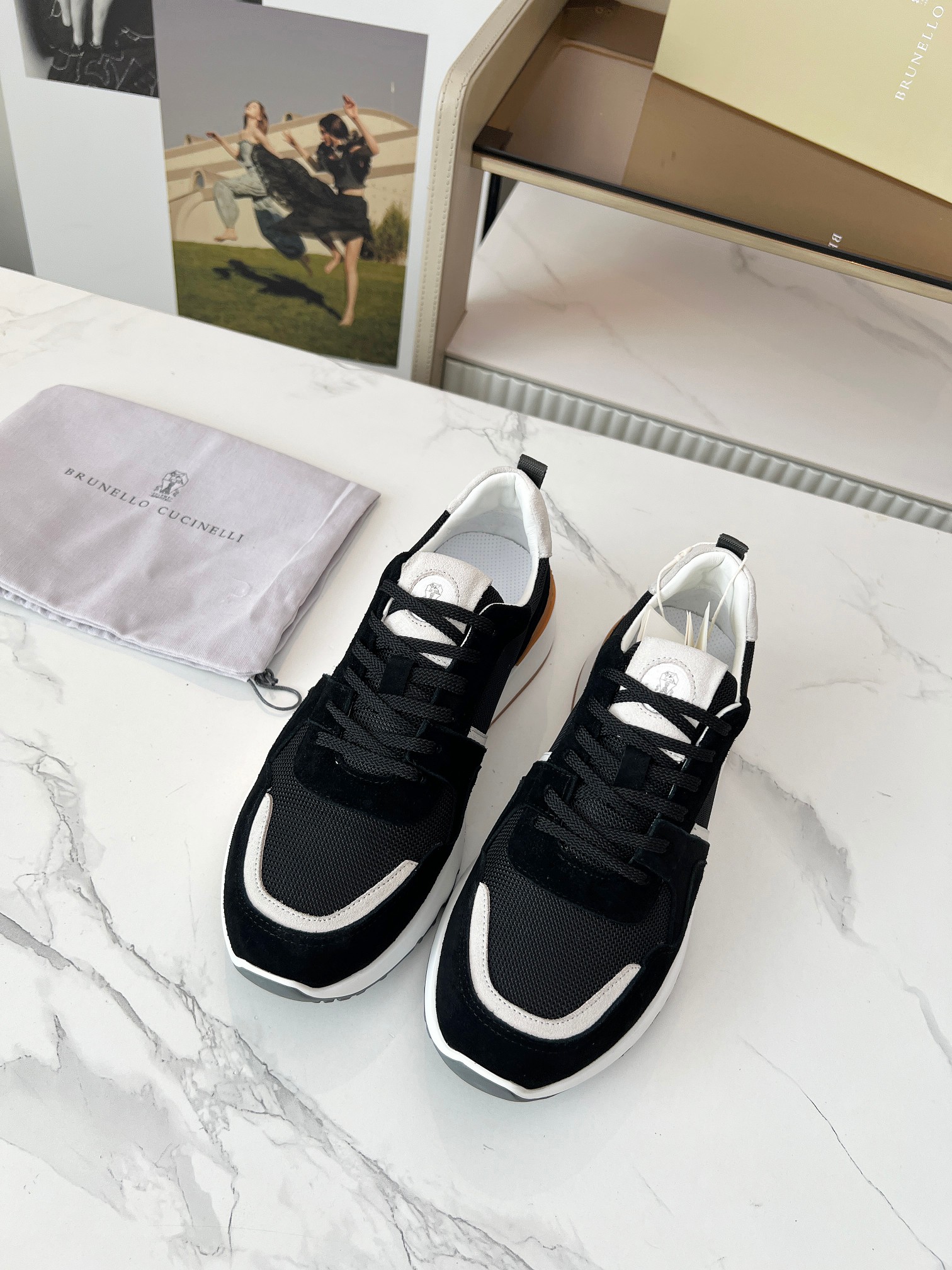 NO:346192,The top version of Brunello Cucinelli in real price is the classic men's luck in the four seasons. Imported calf velvet, water dyed, sweat-absorbing and breathable cattle. The original one-to-one high-end version is large, and the non-market is comparable. Number: 39-46,,brunello cucinelli19860909实价BrunelloCucinelli顶级版本四季经典男运上新 进口小牛绒,水染吸汗透气牛里 原版一比一高版本大底,非市面普版底可比 码数:39-46,,brunello cucinelli,Men's shoes