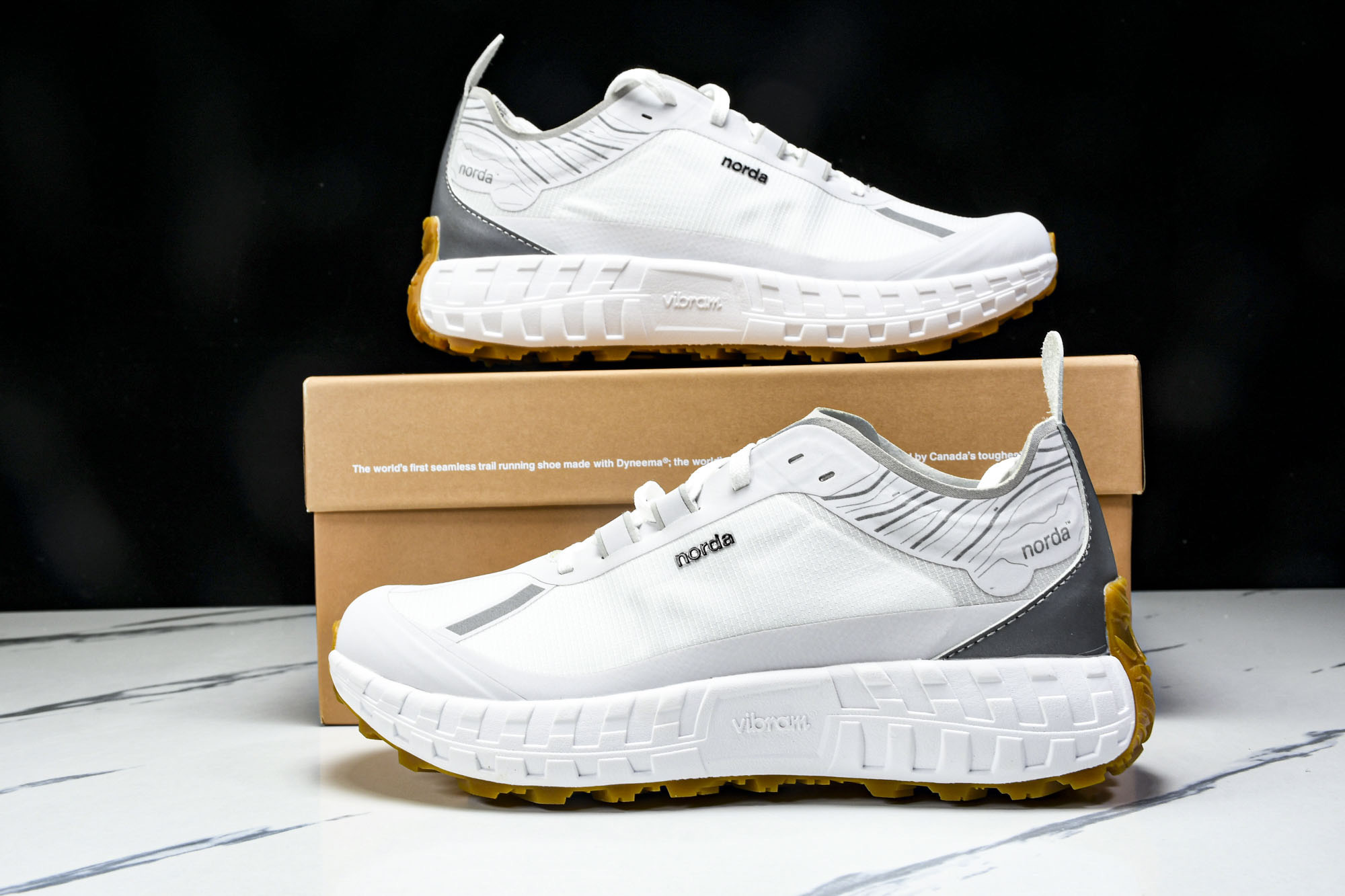 Norda 001 Sneaker in Stealth Black 男子灰黑色 全地形 越野 户外登