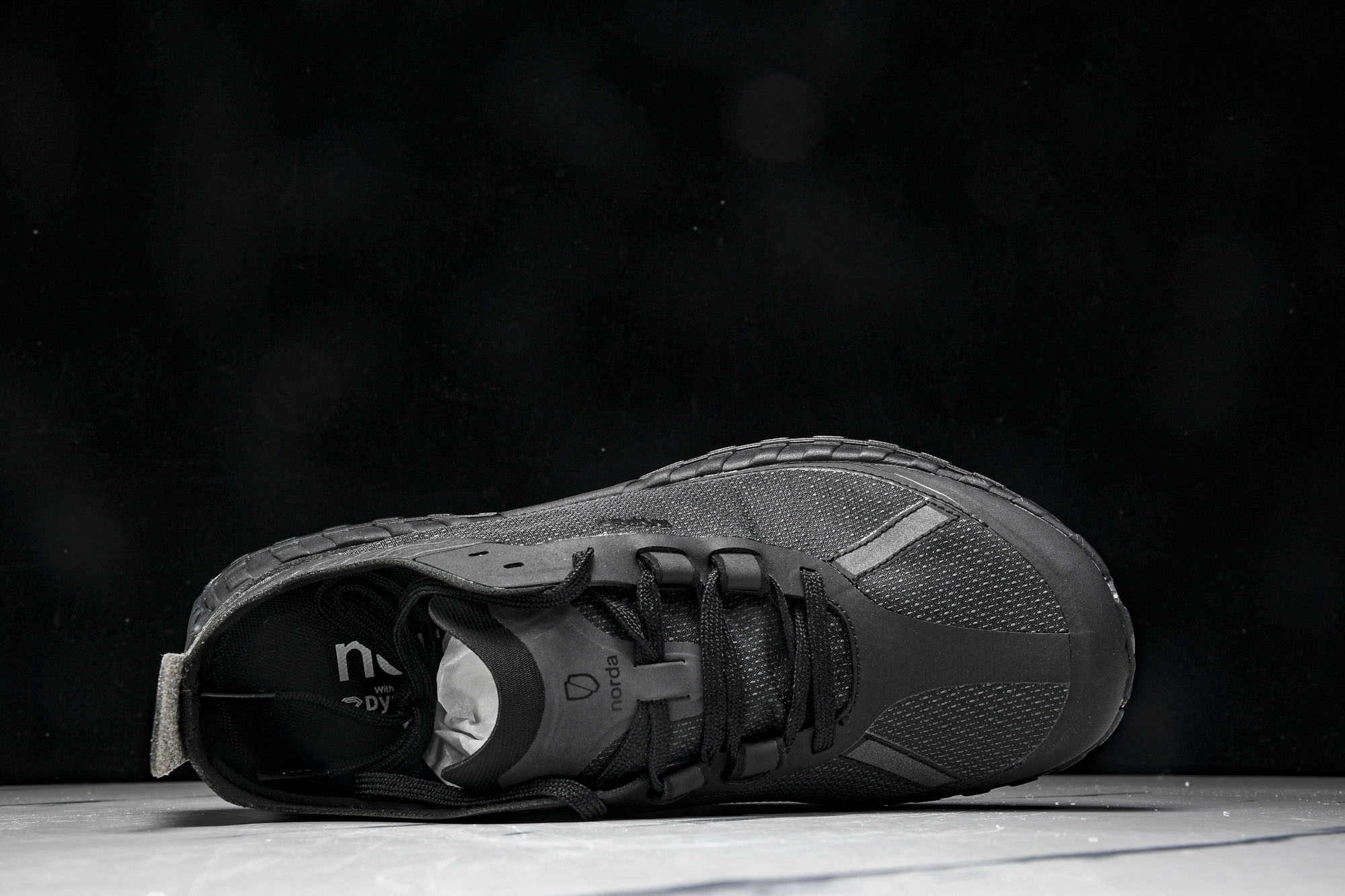Norda 001 Sneaker in Stealth Black 男子灰黑色 全地形 越野 户外登