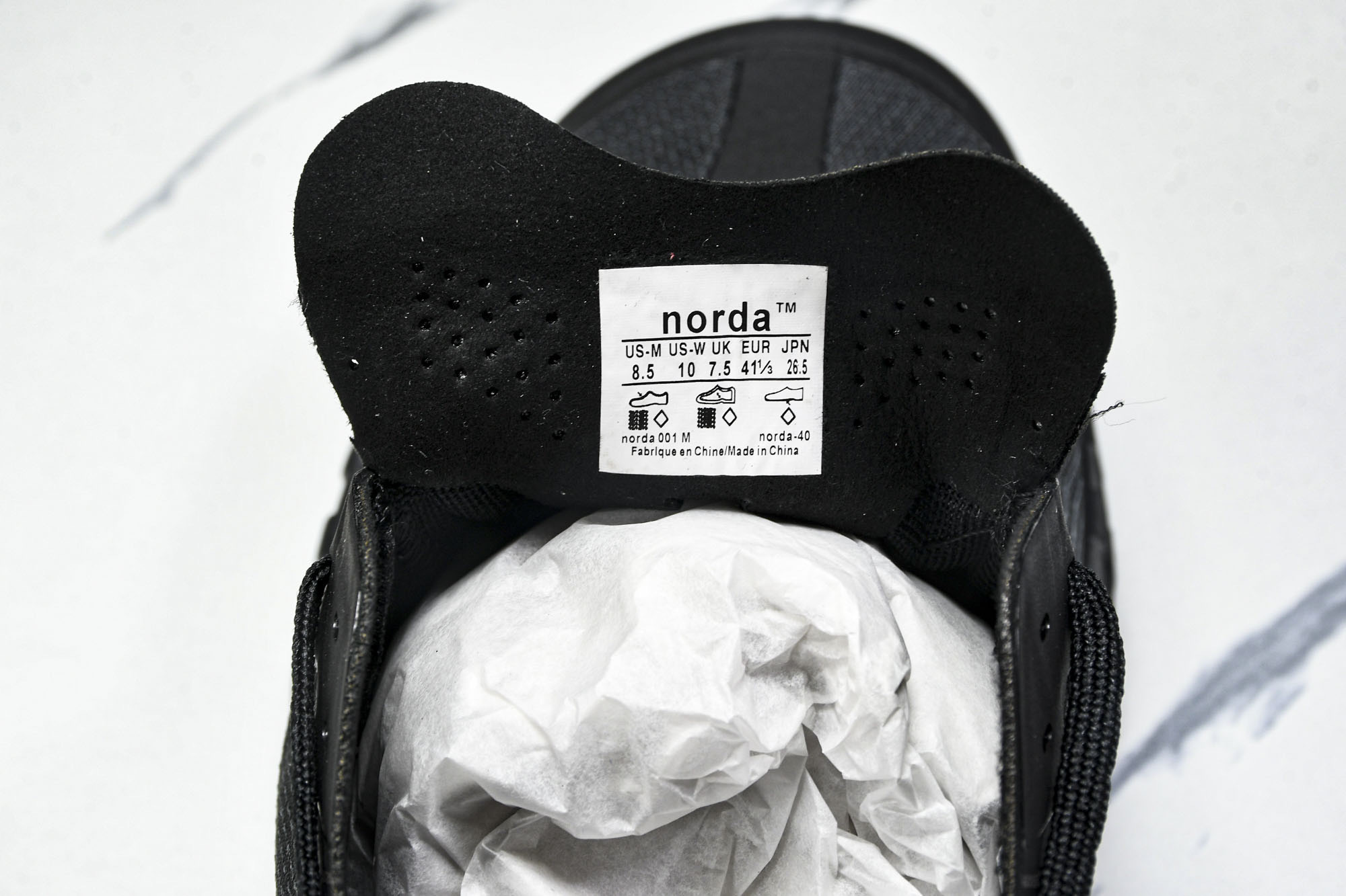 Norda 001 Sneaker in Stealth Black 男子灰黑色 全地形 越野 户外登