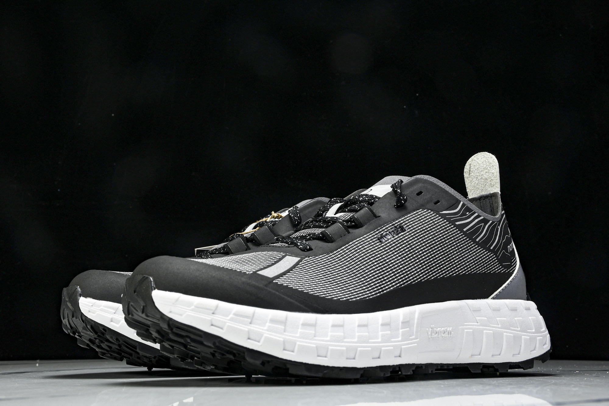 Norda 001 Sneaker in Stealth Black 男子灰黑色 全地形 越野 户外登
