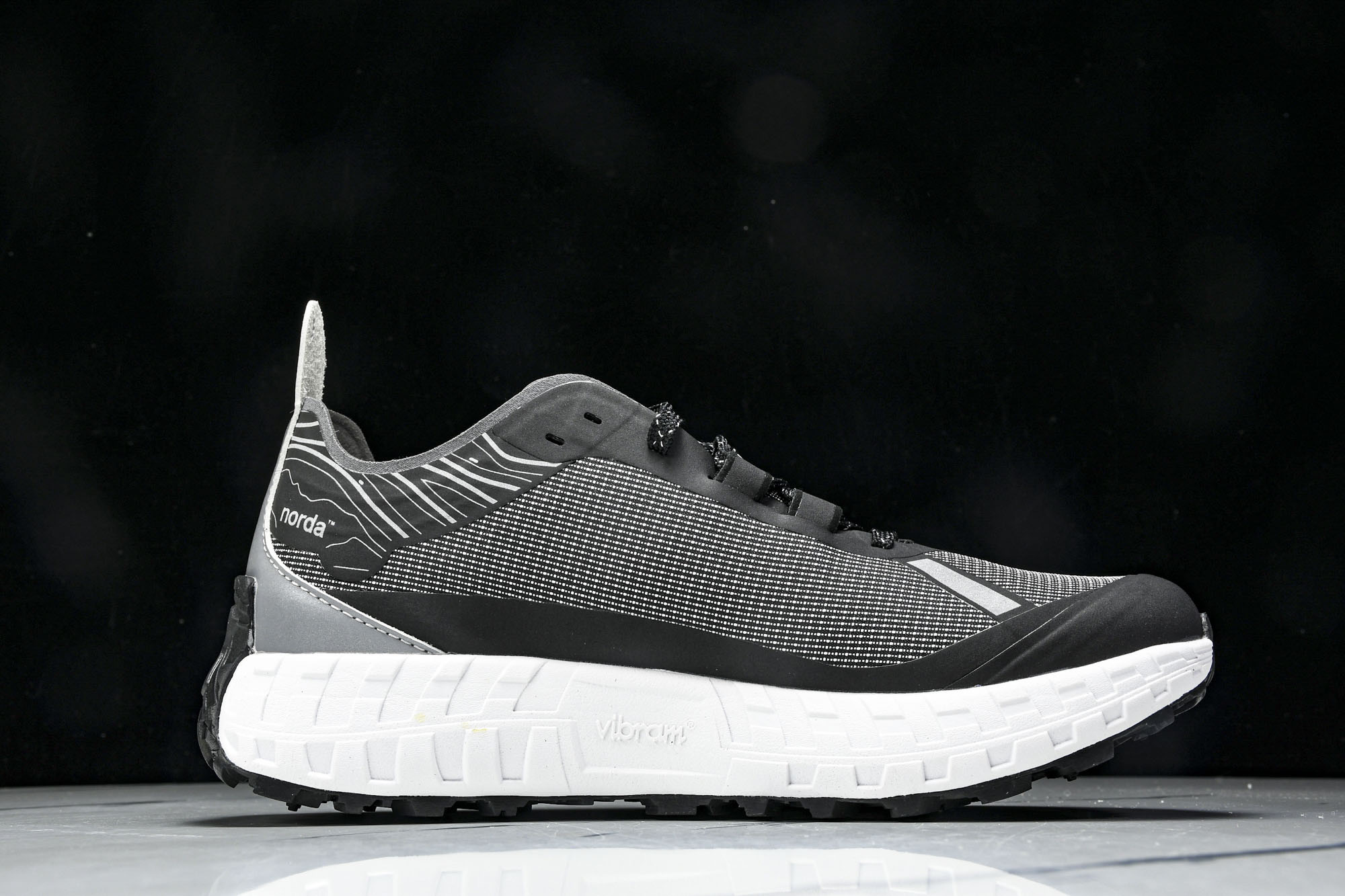 Norda 001 Sneaker in Stealth Black 男子灰黑色 全地形 越野 户外登