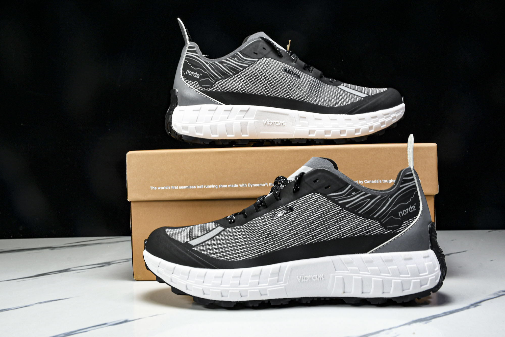 Norda 001 Sneaker in Stealth Black 男子灰黑色 全地形 越野 户外登