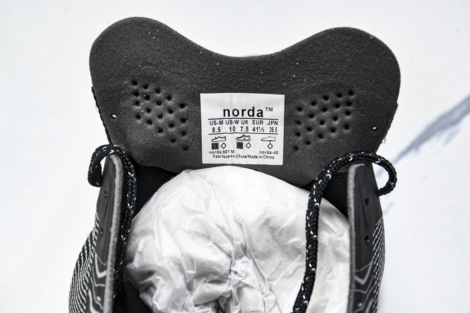 Norda 001 Sneaker in Stealth Black 男子灰黑色 全地形 越野 户外登