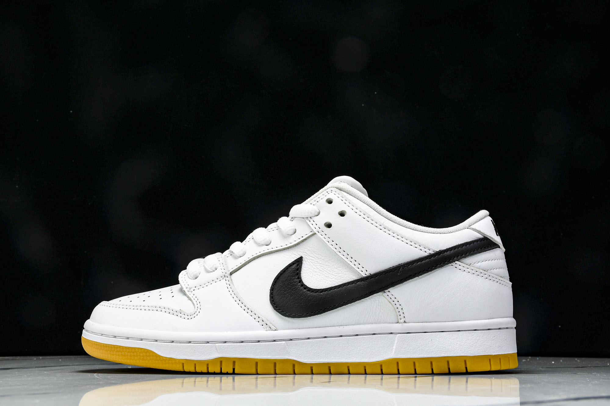 Dunk 尺码40-47.5

纯原版出品-SB Dunk Low Pro White Gum 白生胶 