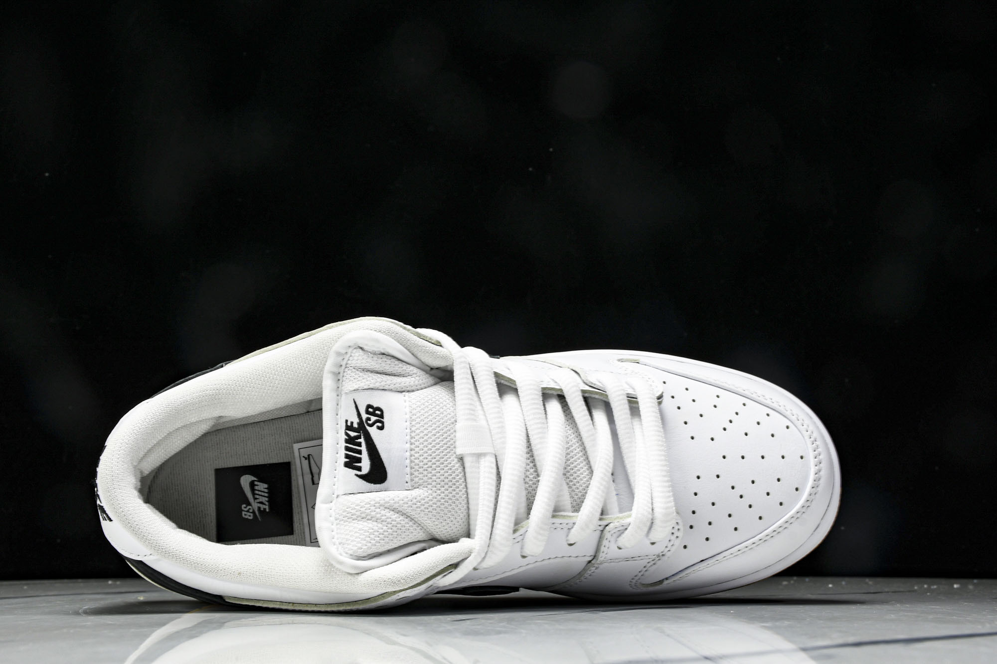Dunk 尺码40-47.5

纯原版出品-SB Dunk Low Pro White Gum 白生胶 
