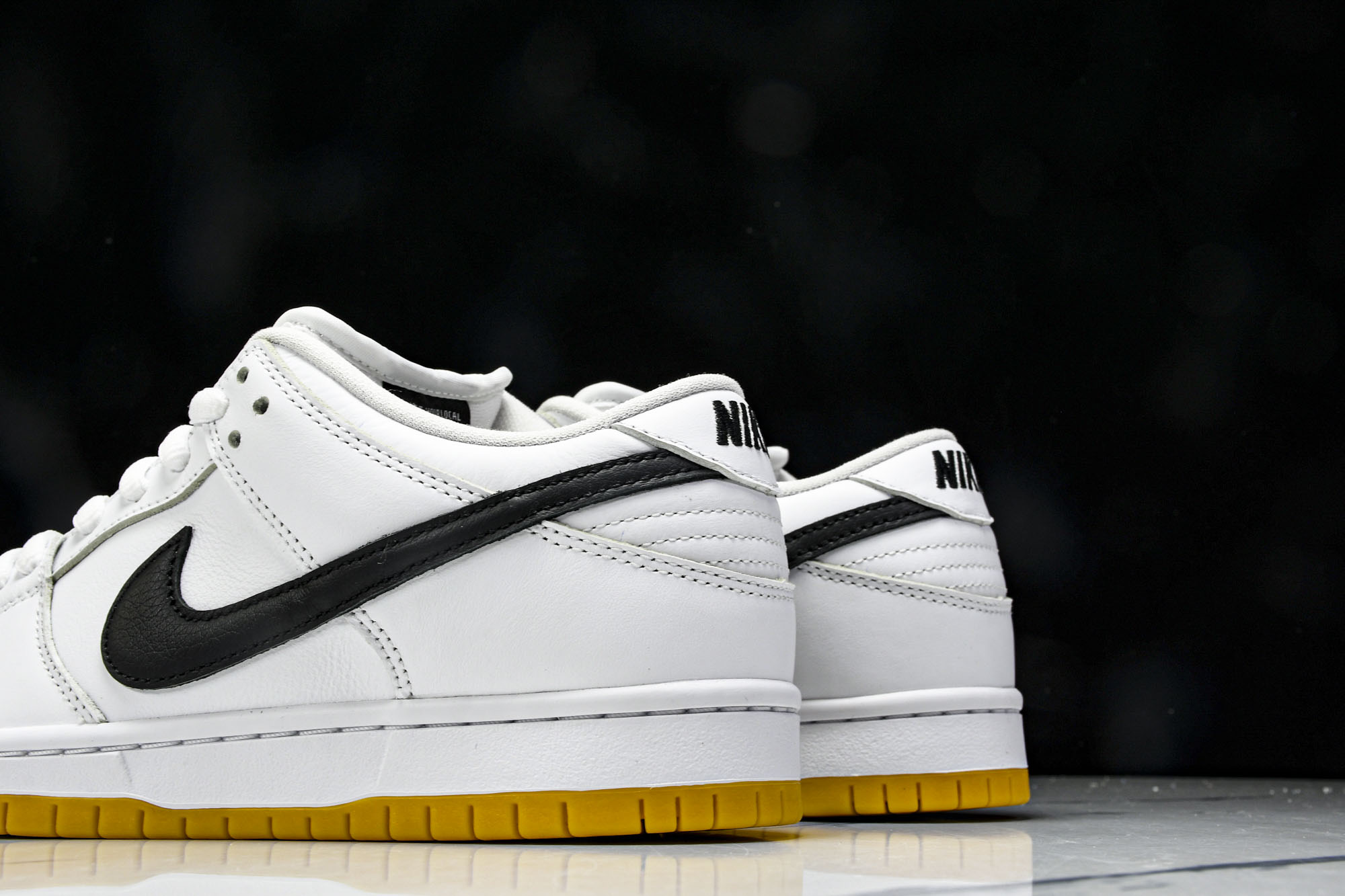 Dunk 尺码40-47.5

纯原版出品-SB Dunk Low Pro White Gum 白生胶 