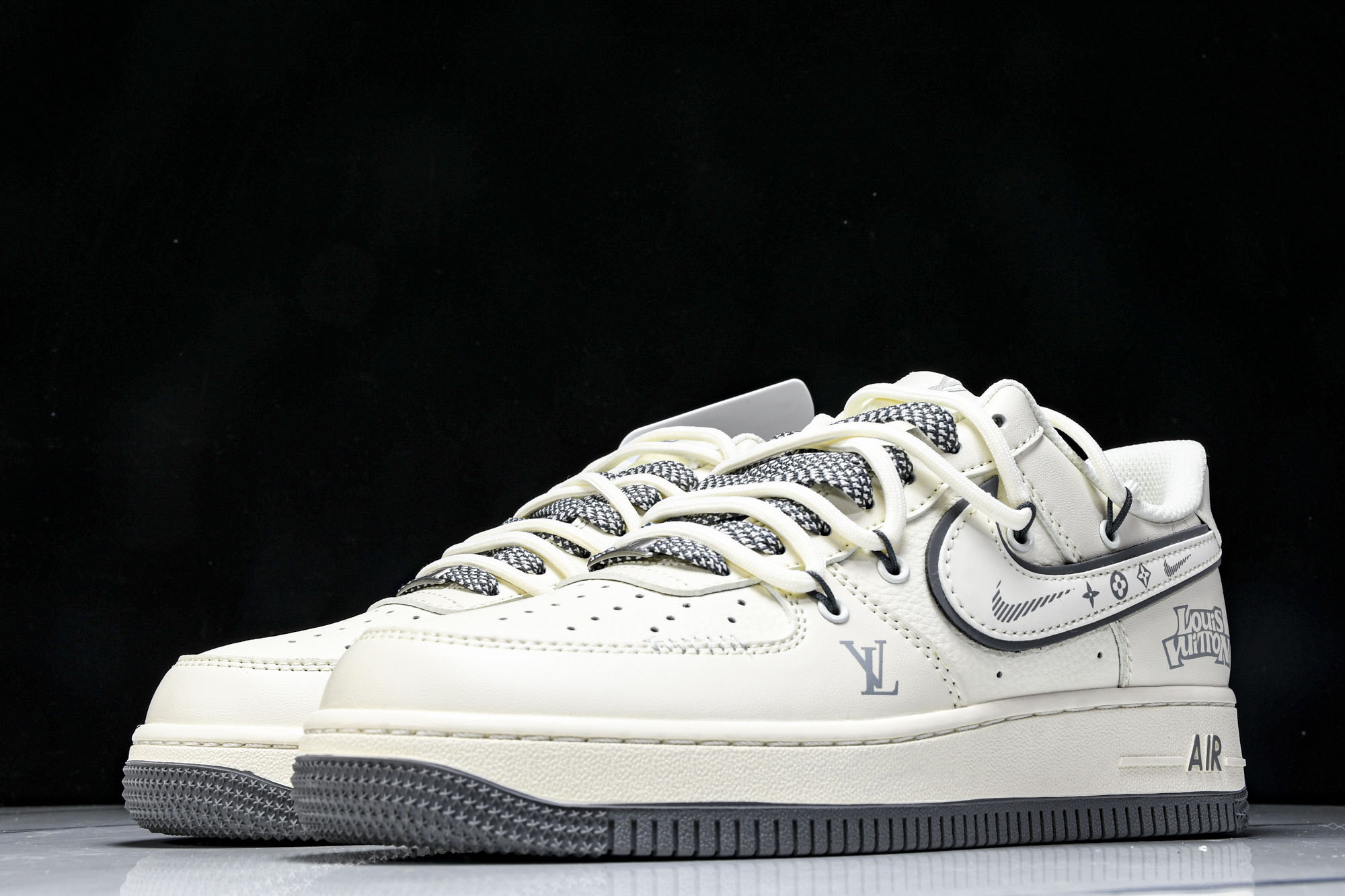 
Nike Air Force 1'07 Low LV联名 米灰底抽绳 空军一号低帮休闲板鞋 DM686