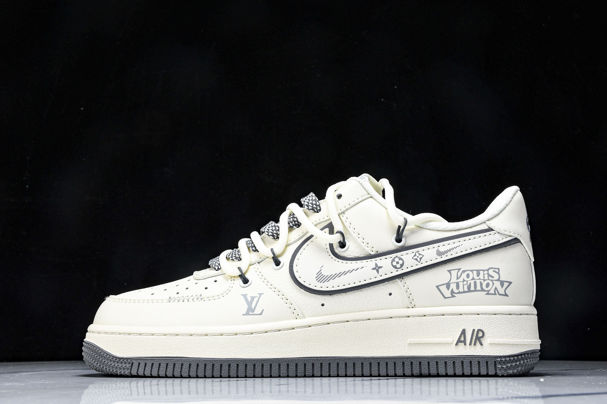 
Nike Air Force 1'07 Low LV联名 米灰底抽绳 空军一号低帮休闲板鞋 DM686