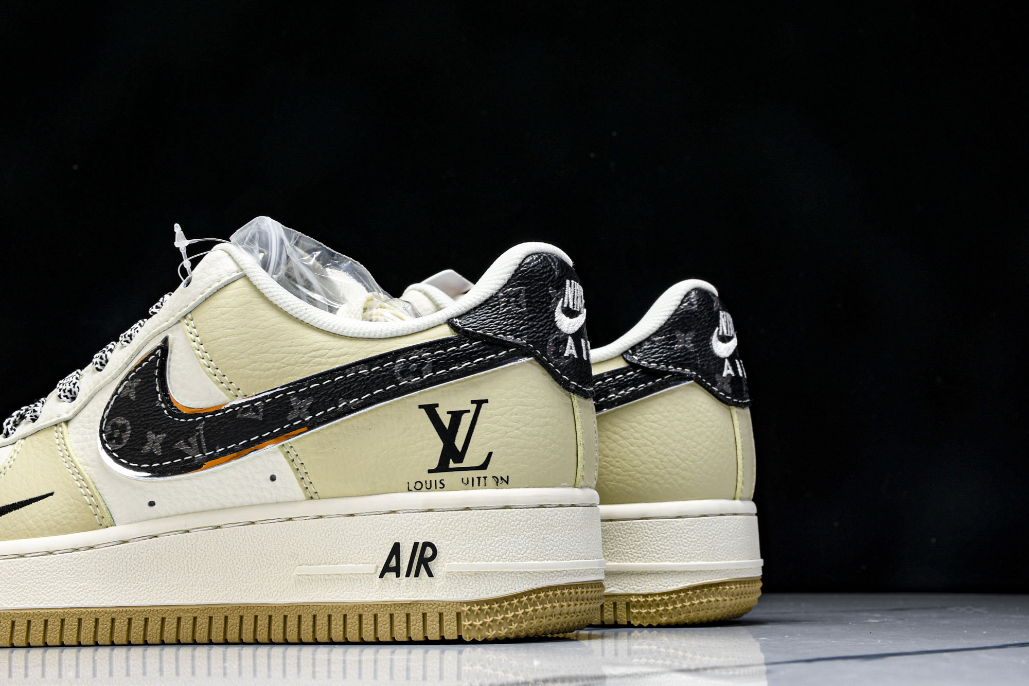 
Nike Air Force 1'07 Low LV联名 奶茶 空军一号低帮休闲板鞋 ZH2598-3