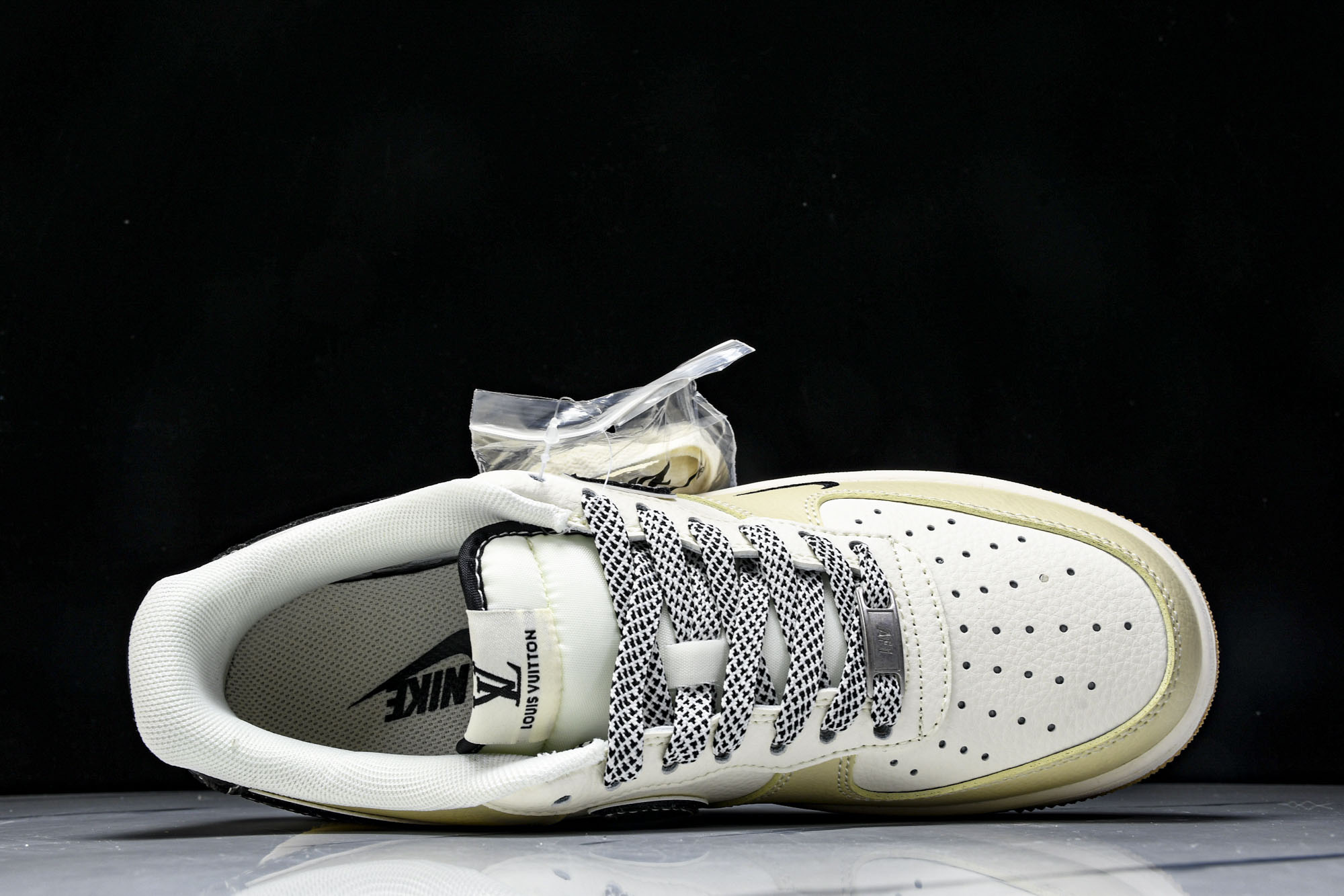 
Nike Air Force 1'07 Low LV联名 奶茶 空军一号低帮休闲板鞋 ZH2598-3