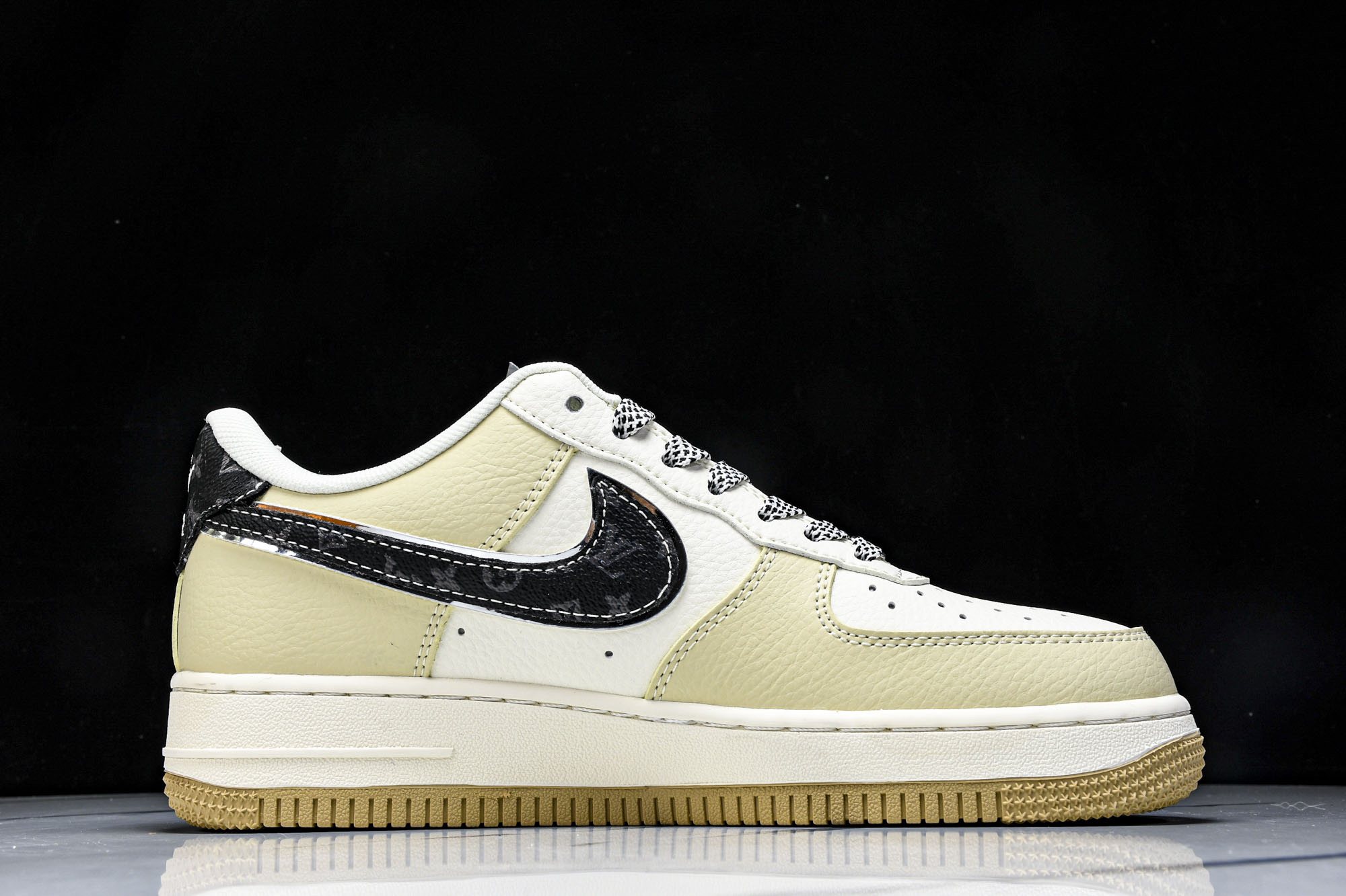 
Nike Air Force 1'07 Low LV联名 奶茶 空军一号低帮休闲板鞋 ZH2598-3