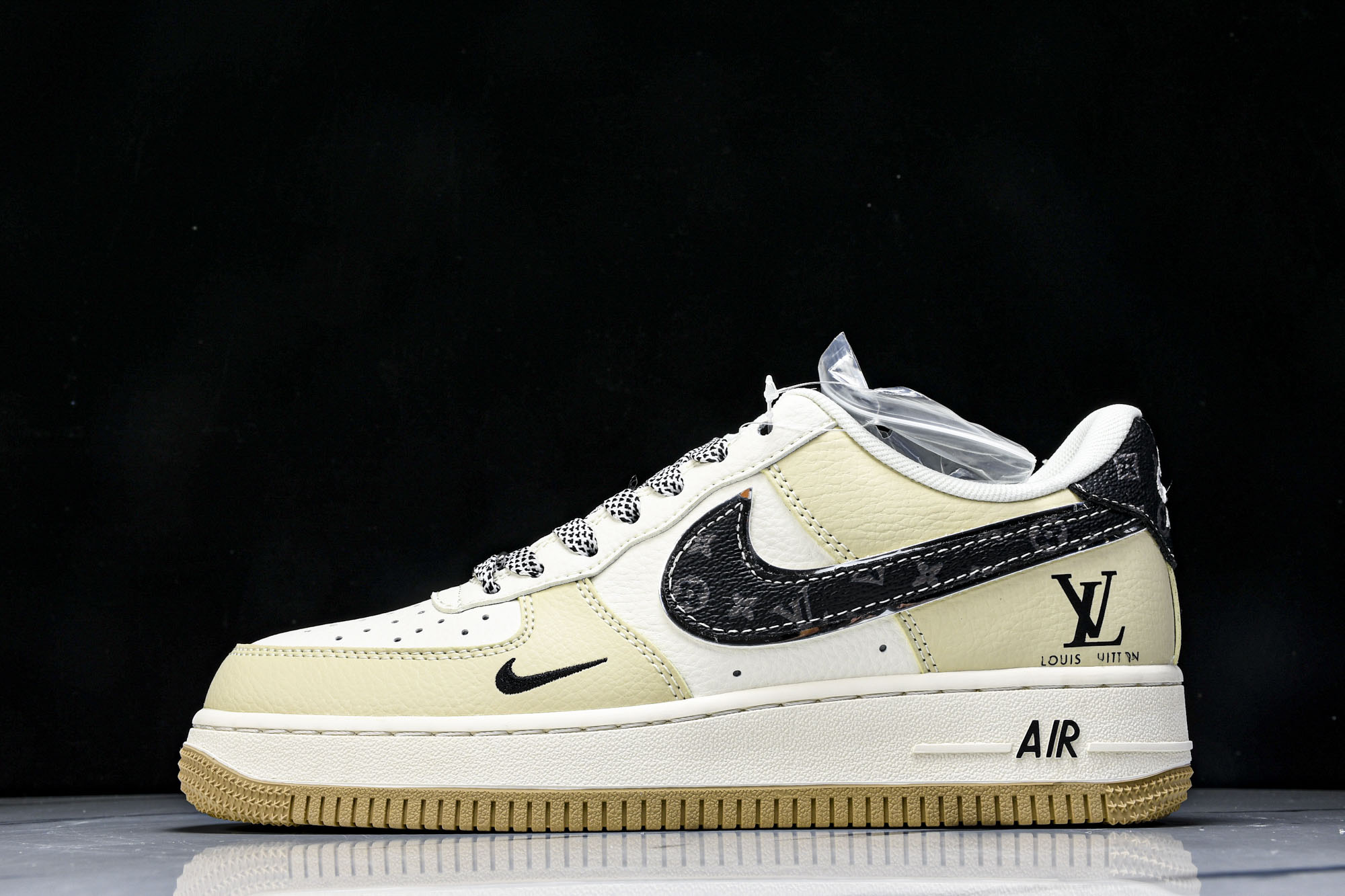 
Nike Air Force 1'07 Low LV联名 奶茶 空军一号低帮休闲板鞋 ZH2598-3