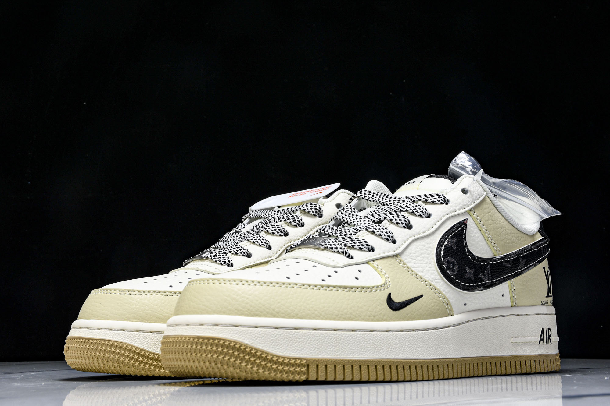 
Nike Air Force 1'07 Low LV联名 奶茶 空军一号低帮休闲板鞋 ZH2598-3