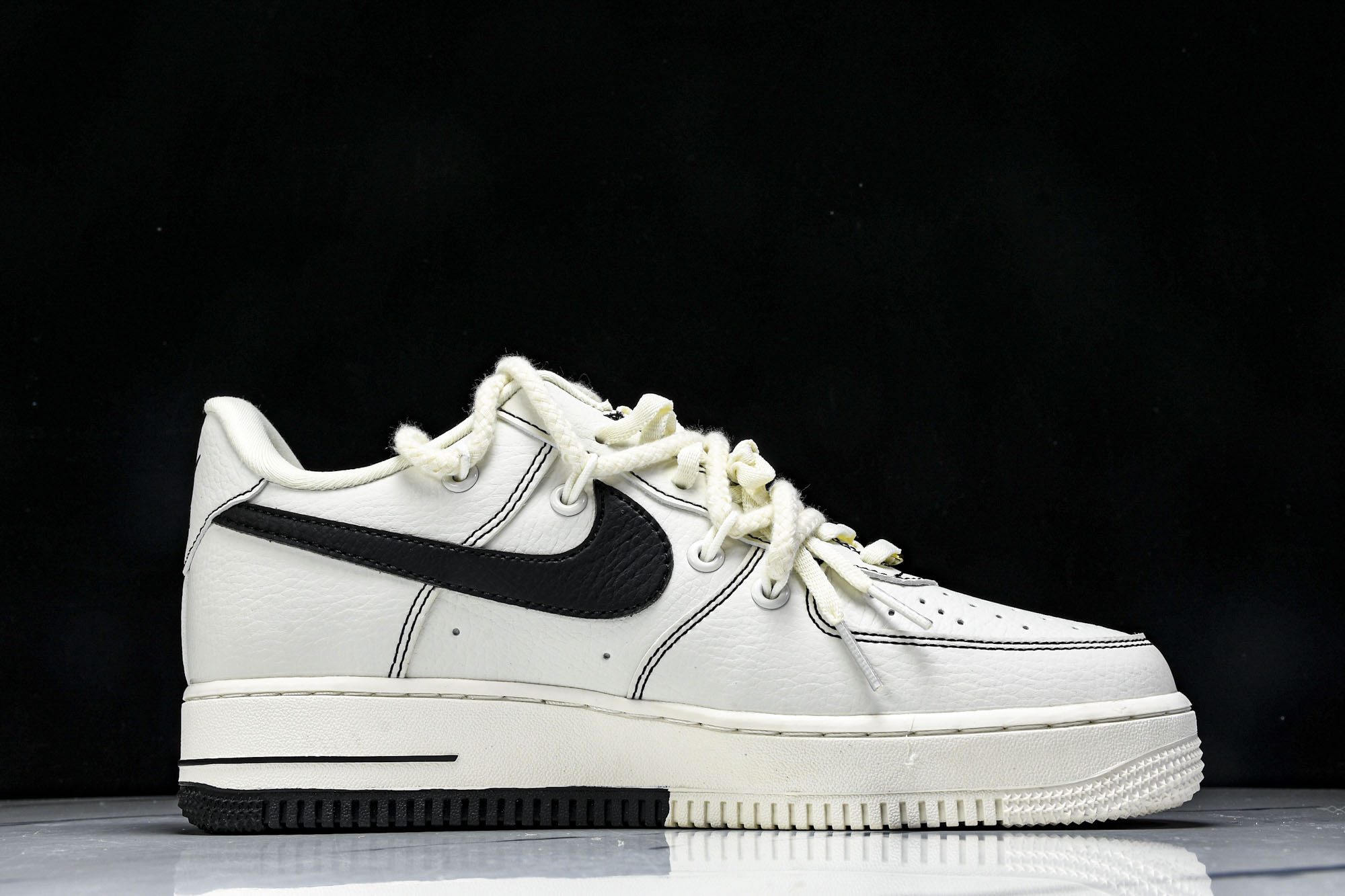 
Nike Air Force 1‘07 Low 米白绑带黑小勾 空军一号低帮休闲板鞋 GS9875-0