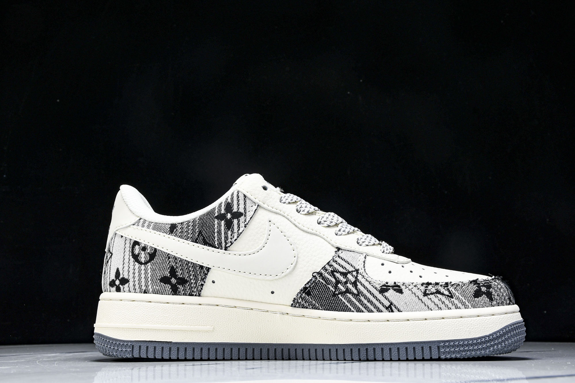
Nike Air Force 1'07 Low LV联名 黑灰印花牛仔 空军一号低帮休闲板鞋 XS19
