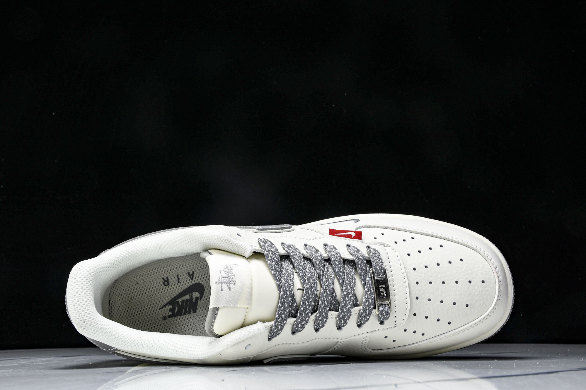 
Nike Air Force 1'07 Low 斯图西联名 灰勾灰底红标 空军一号低帮休闲板鞋 CS5