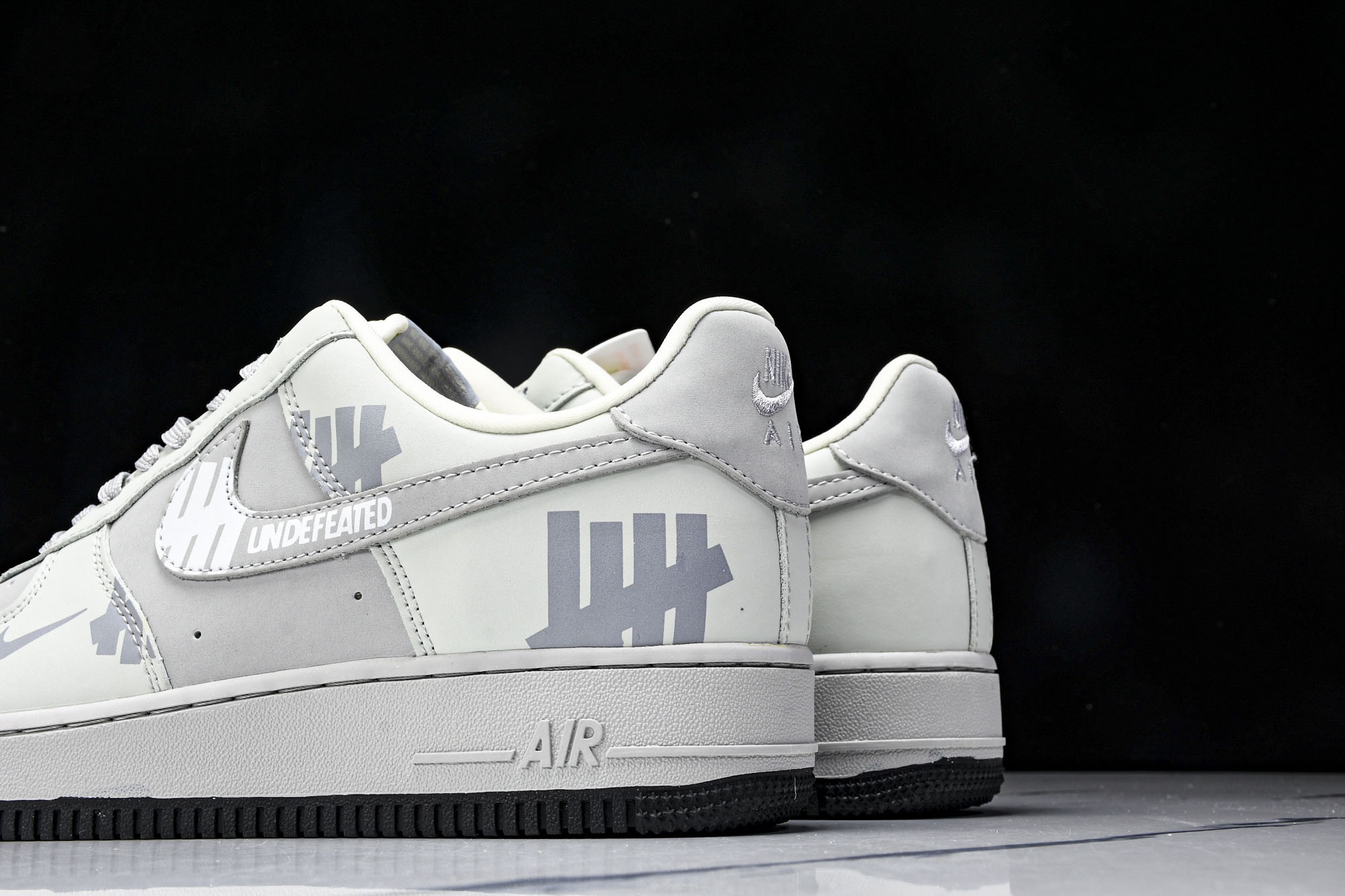 
Nike Air Force 1'07 Low UN联名 印象LOGO 空军一号低帮休闲板鞋 DF01