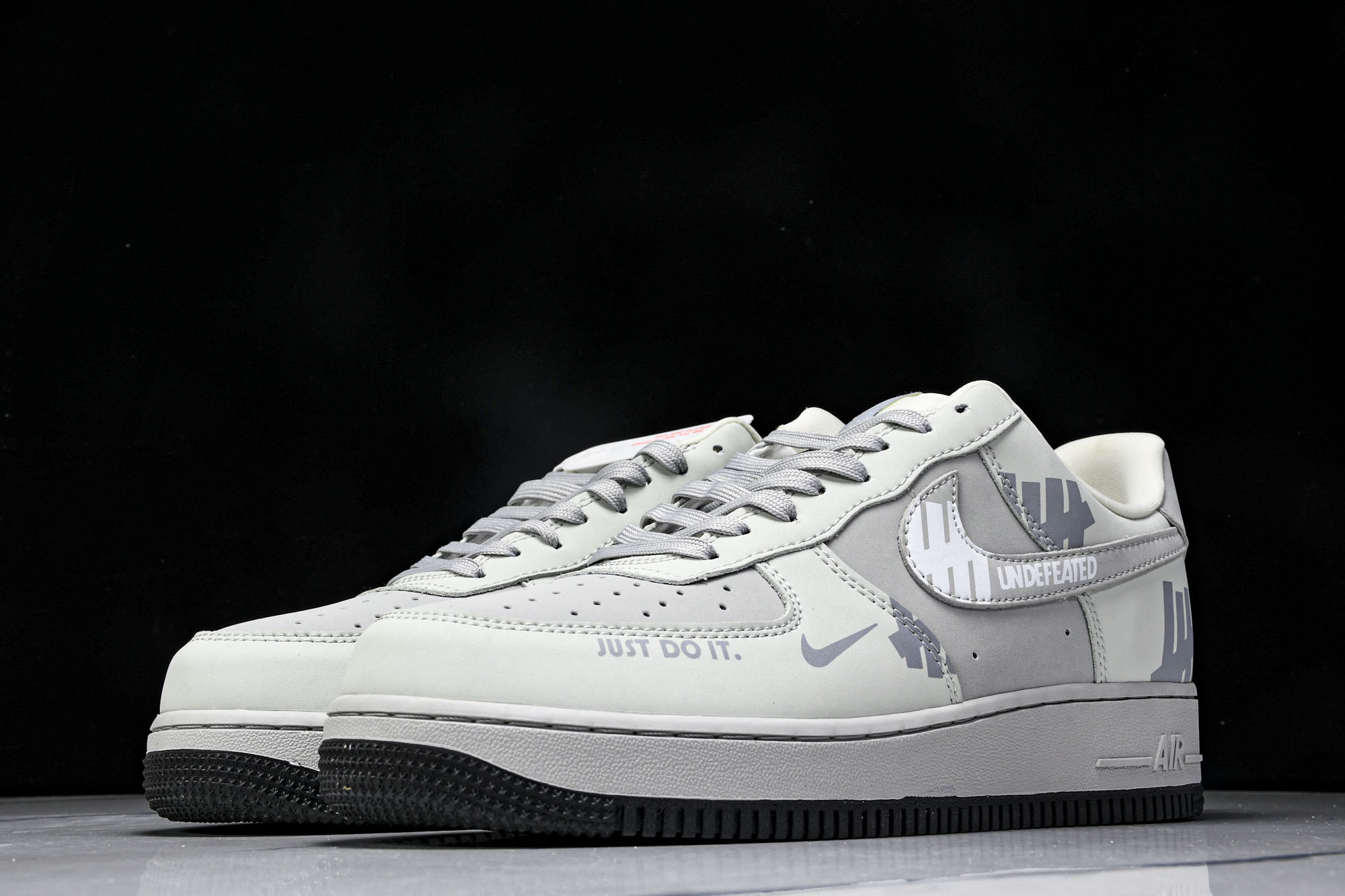 
Nike Air Force 1'07 Low UN联名 印象LOGO 空军一号低帮休闲板鞋 DF01