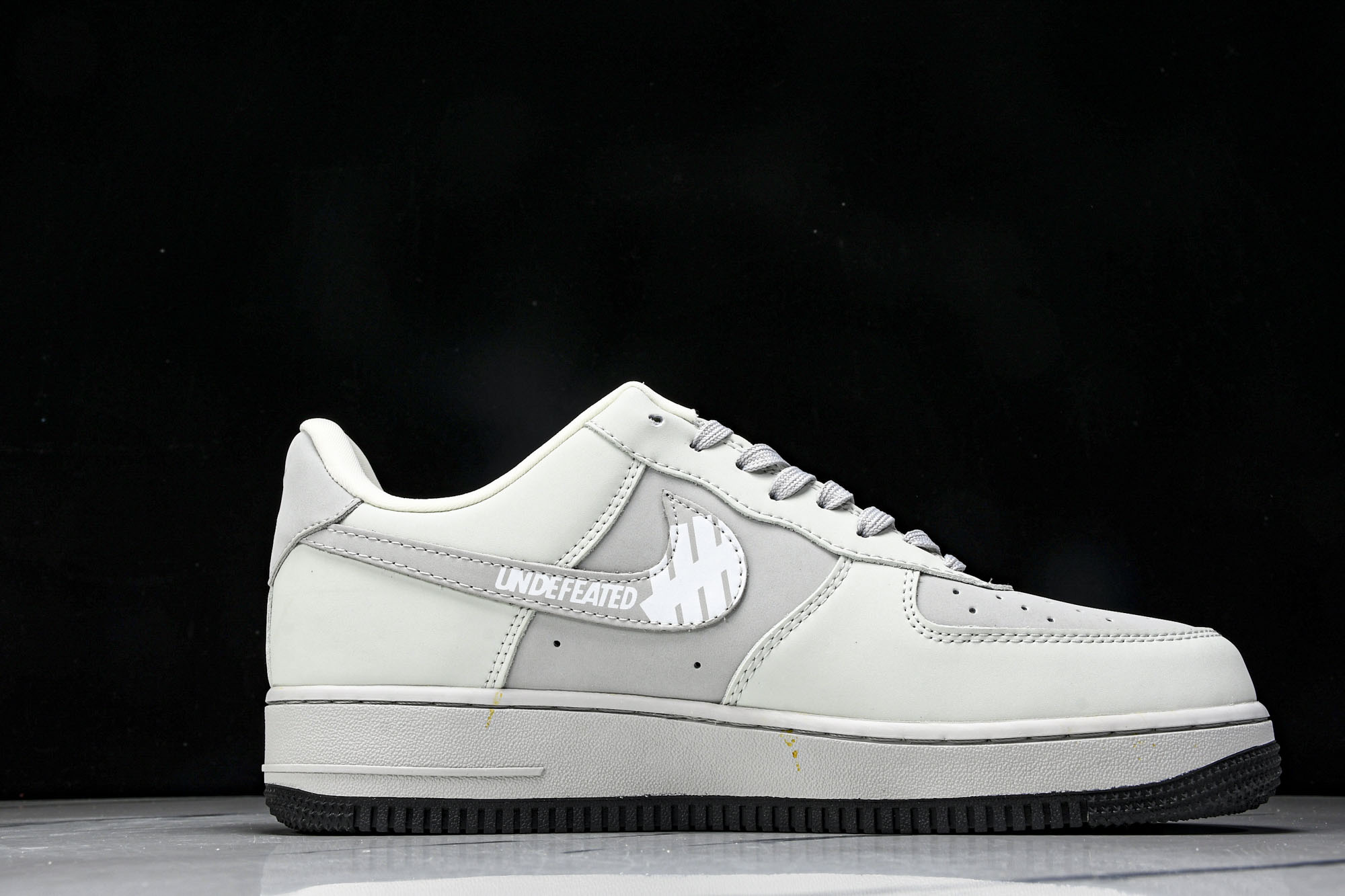 
Nike Air Force 1'07 Low UN联名 印象LOGO 空军一号低帮休闲板鞋 DF01