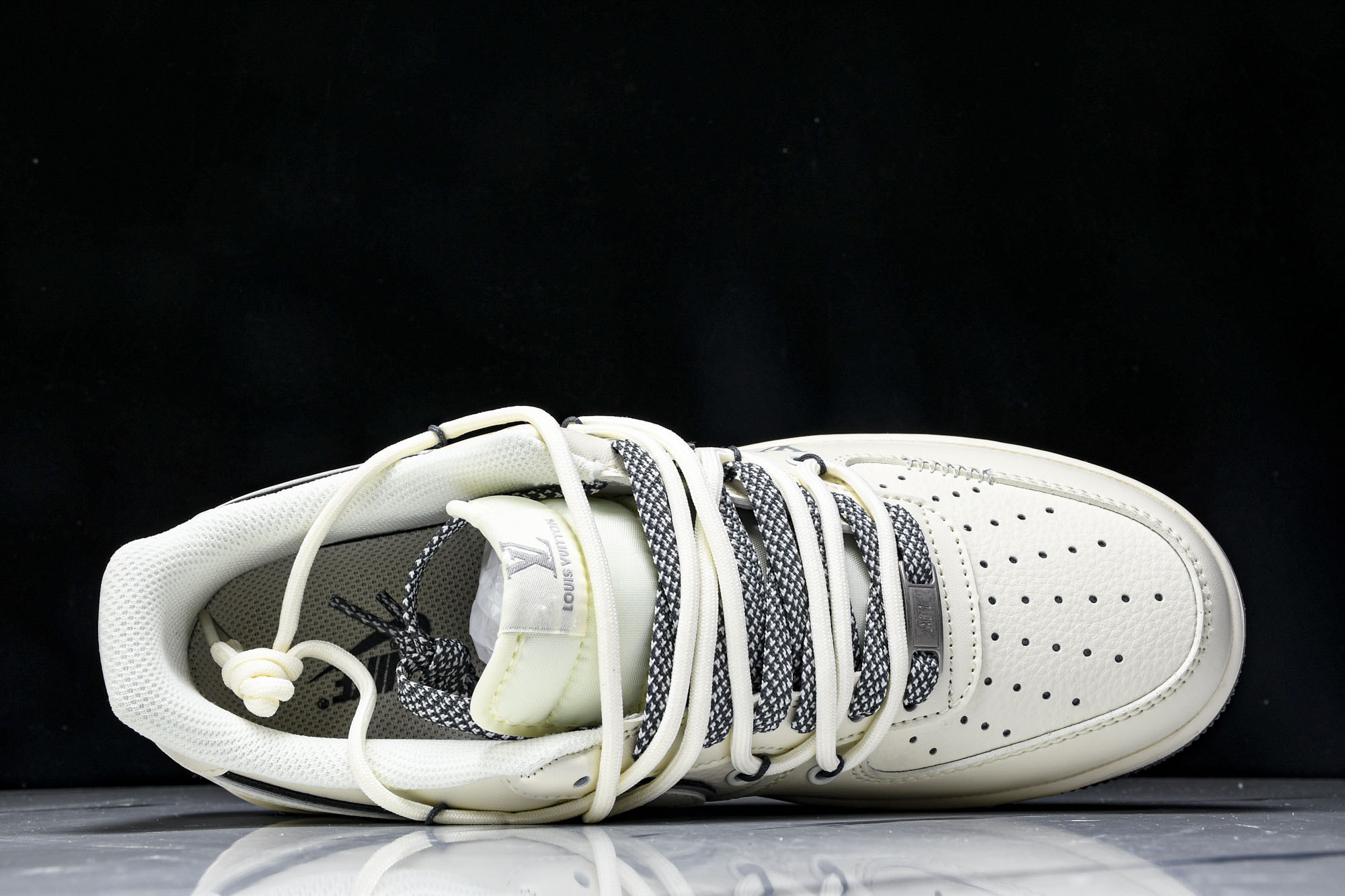 
Nike Air Force 1'07 Low LV联名 米灰底抽绳 空军一号低帮休闲板鞋 DM686