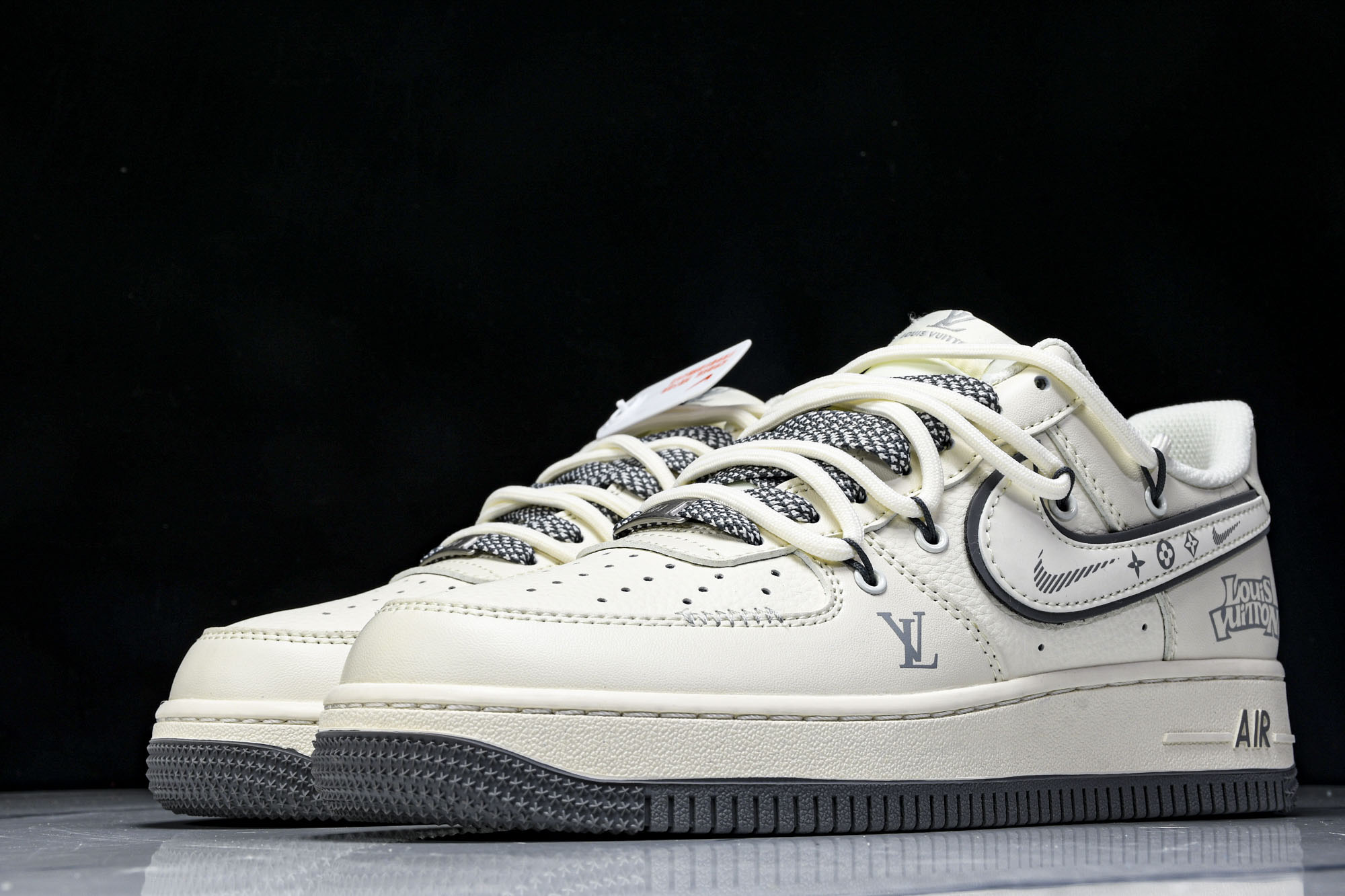 
Nike Air Force 1'07 Low LV联名 米灰底抽绳 空军一号低帮休闲板鞋 DM686