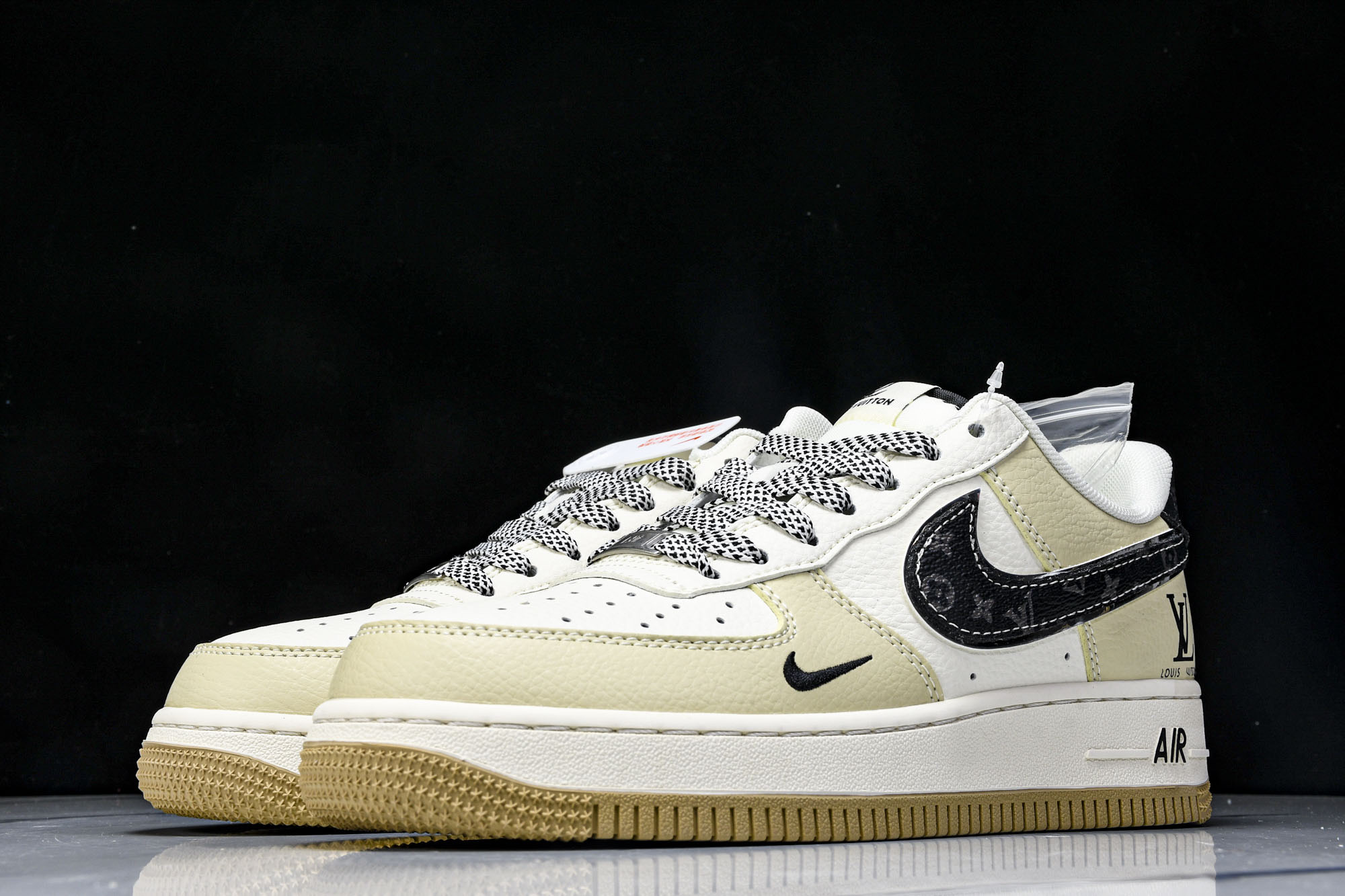 
Nike Air Force 1'07 Low LV联名 米灰底抽绳 空军一号低帮休闲板鞋 DM686