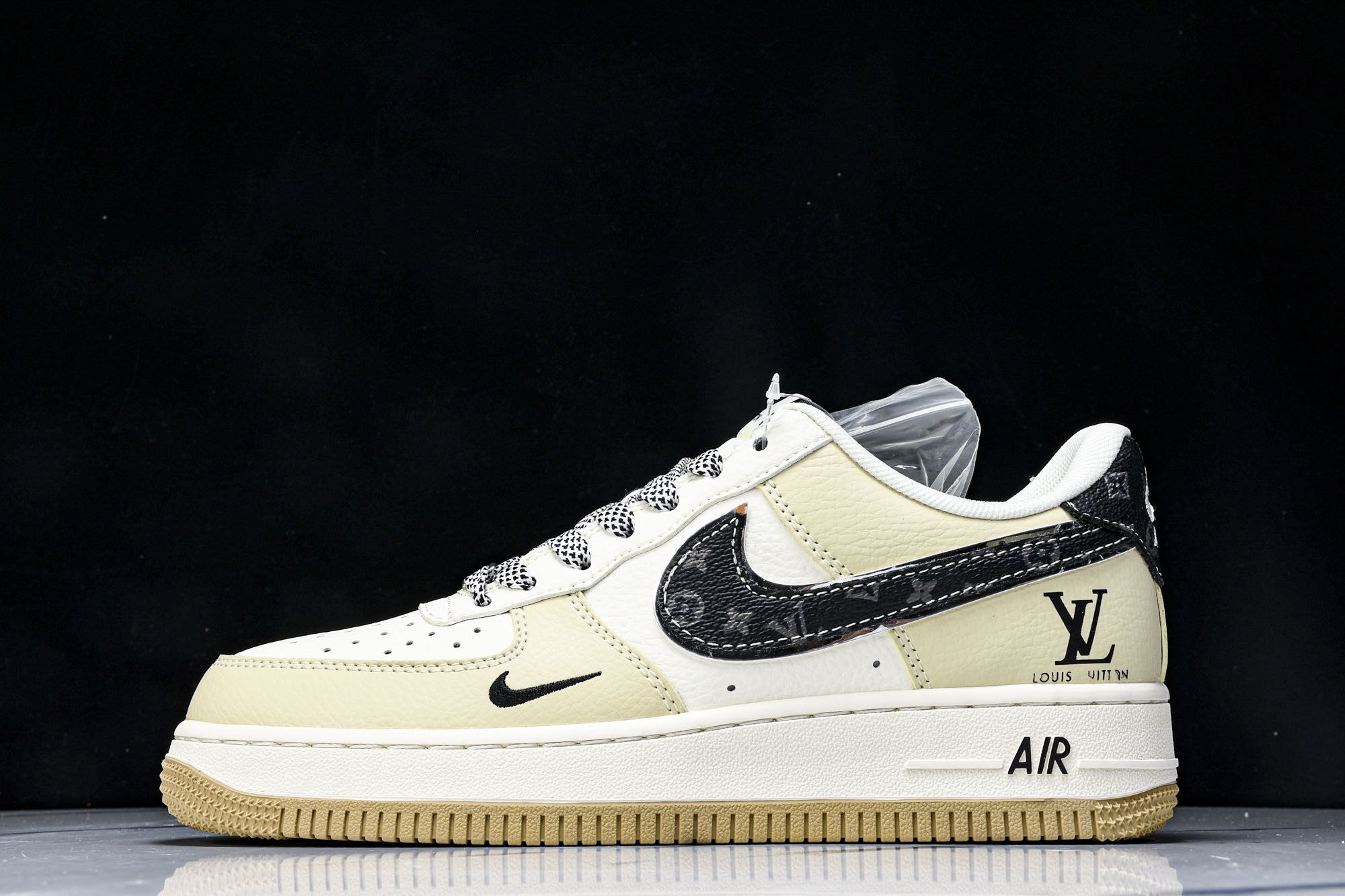 
Nike Air Force 1'07 Low LV联名 米灰底抽绳 空军一号低帮休闲板鞋 DM686