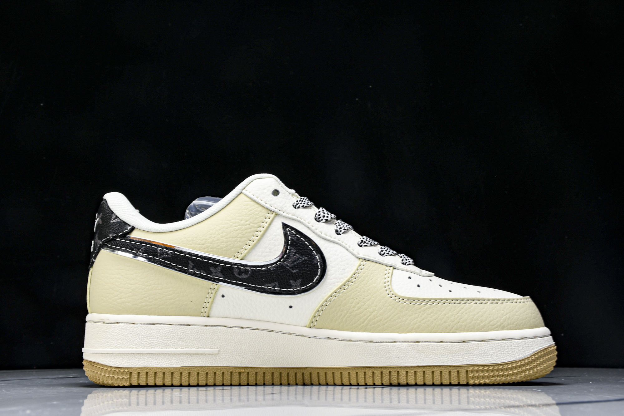 
Nike Air Force 1'07 Low LV联名 米灰底抽绳 空军一号低帮休闲板鞋 DM686