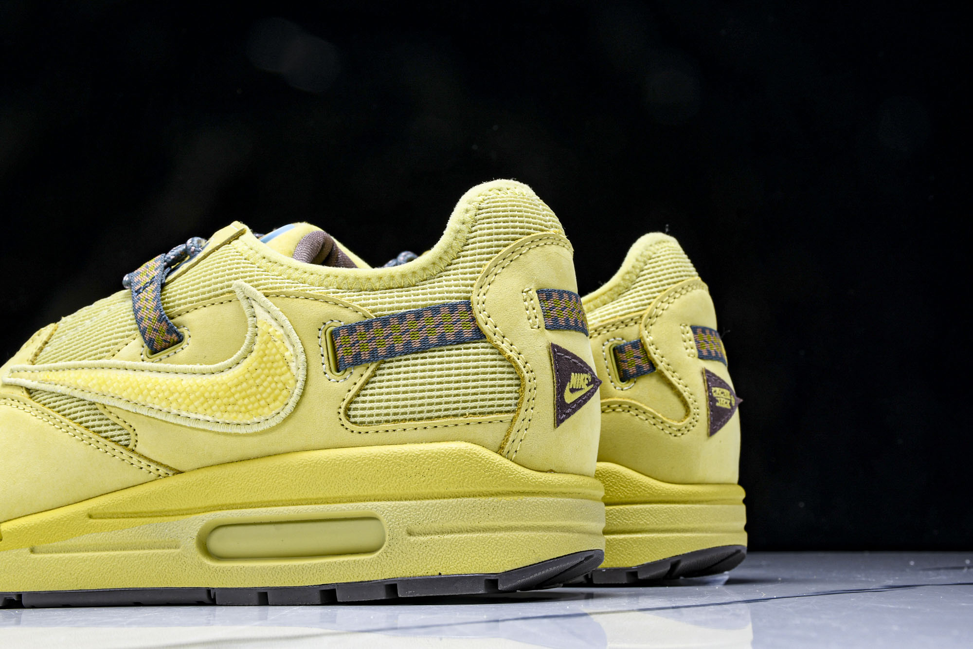 
Travish Scott x NK Air Max 1“土星金”复古休闲跑步鞋 小麦色 倒钩DO93