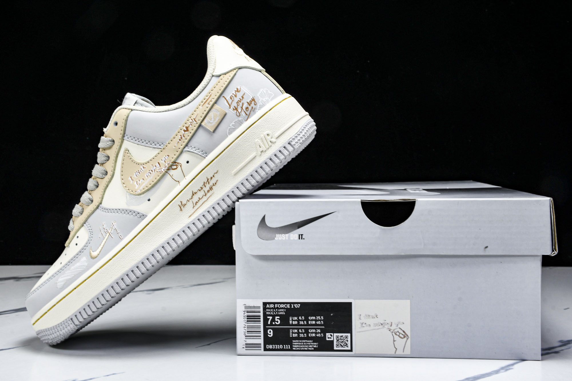 
Nike Air Force 1'07 Low Love Letter 手写情书 空军一号低帮休闲板鞋