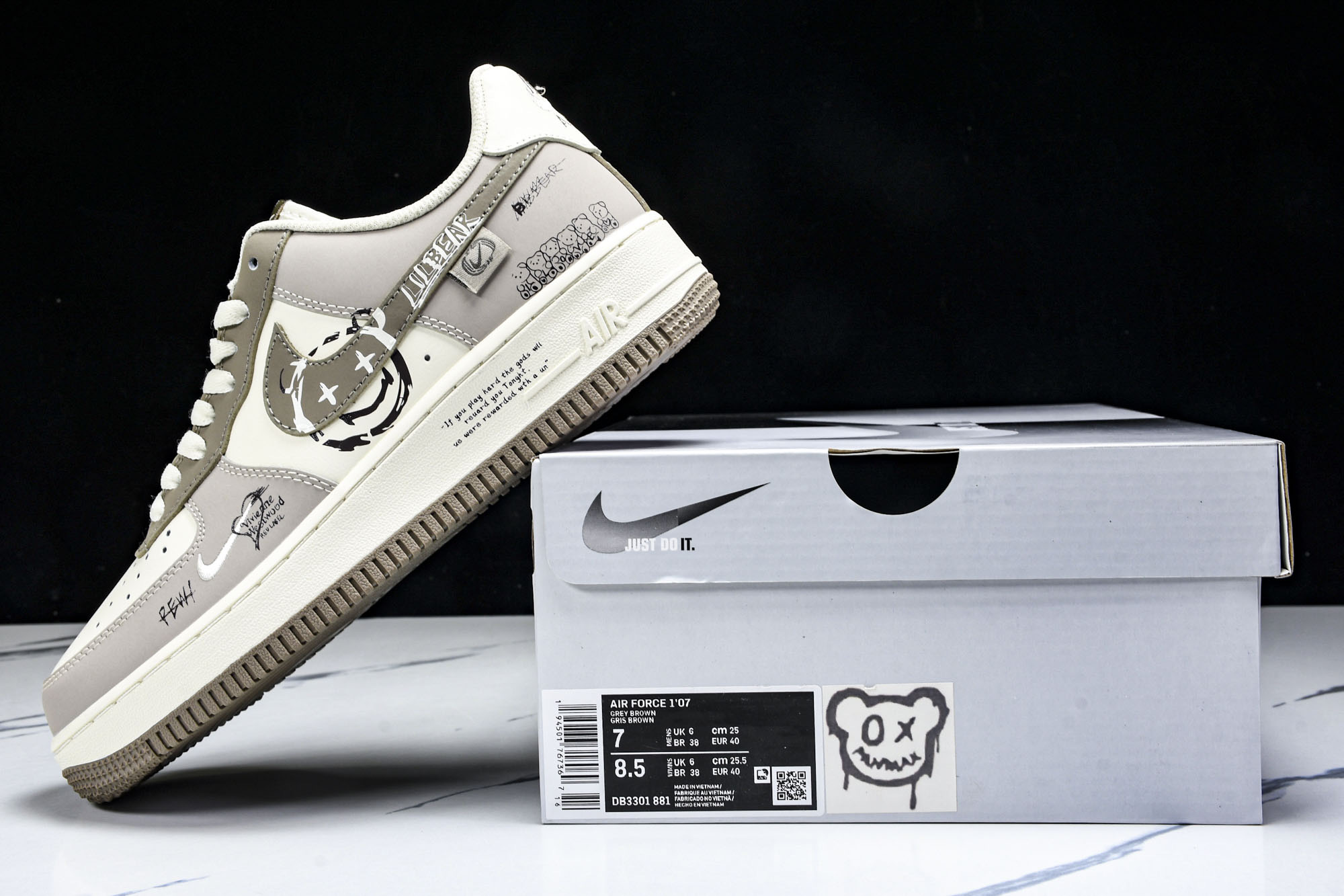
Nike Air Force 1'07 Low Smiling Bear 笑脸熊 空军一号低帮休闲板鞋