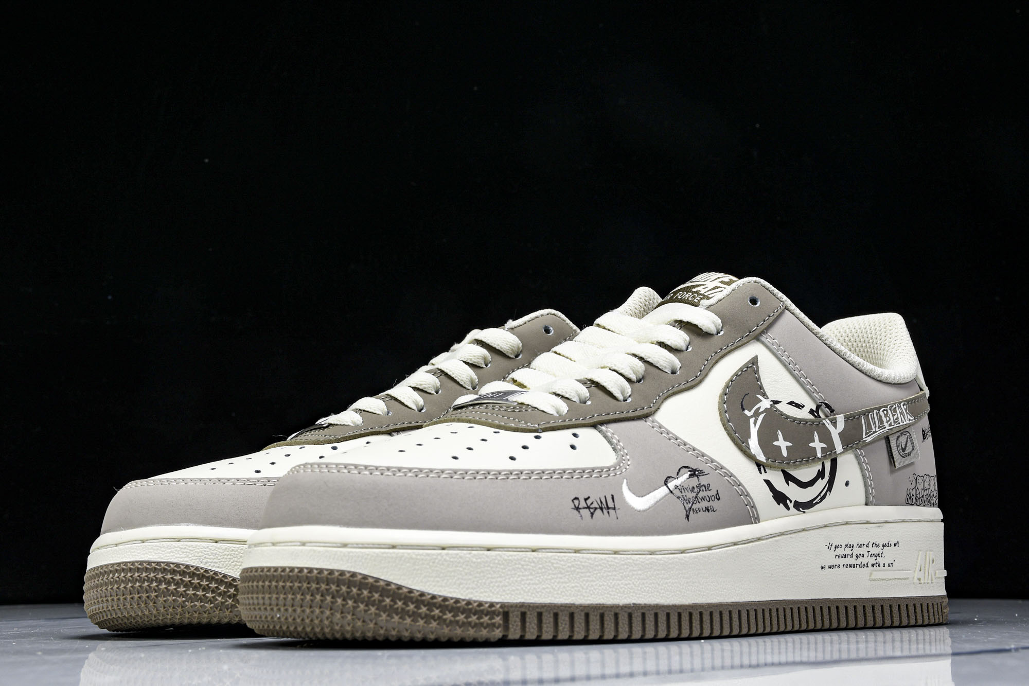 
Nike Air Force 1'07 Low Smiling Bear 笑脸熊 空军一号低帮休闲板鞋