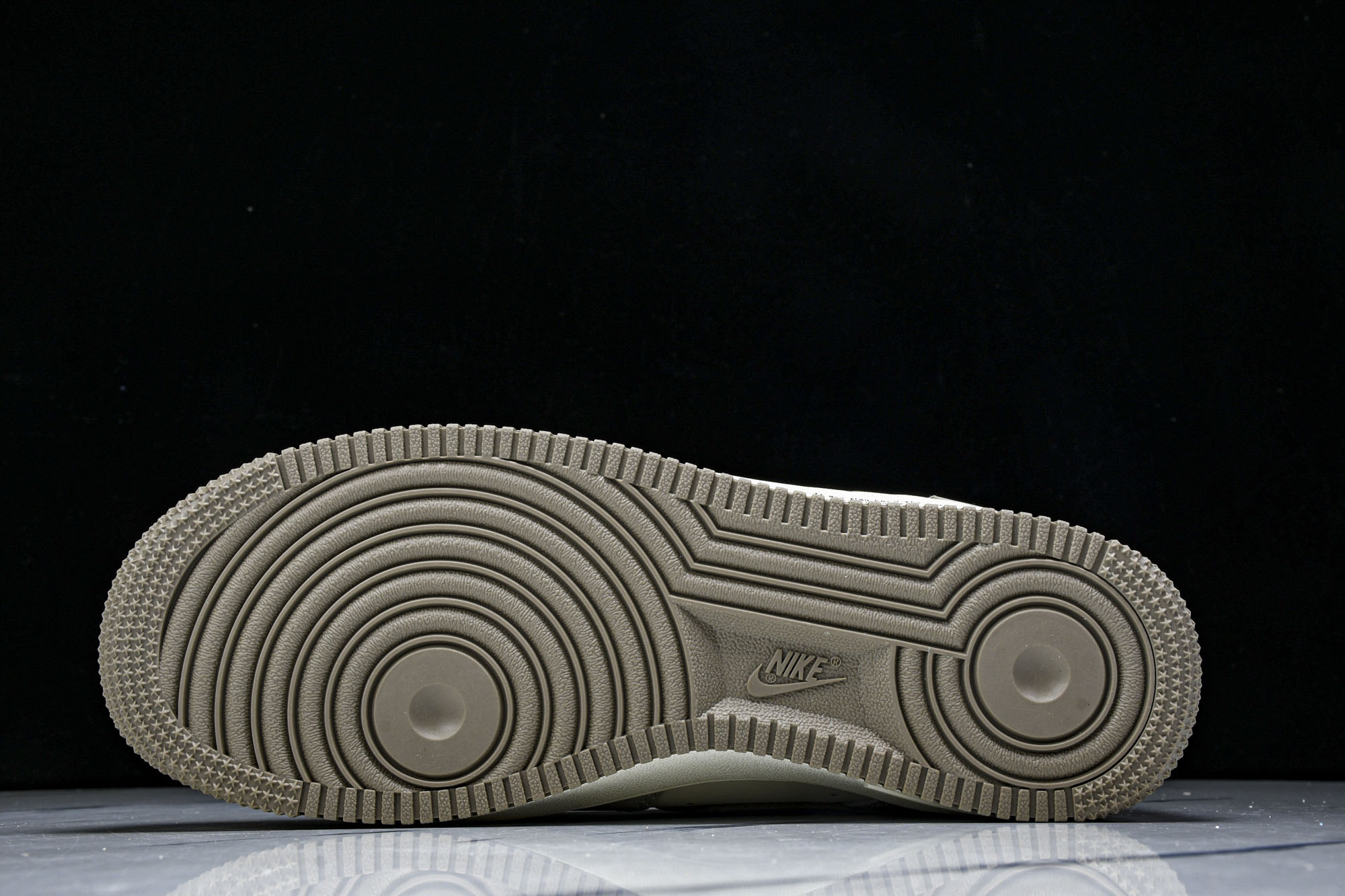 
Nike Air Force 1'07 Low Smiling Bear 笑脸熊 空军一号低帮休闲板鞋