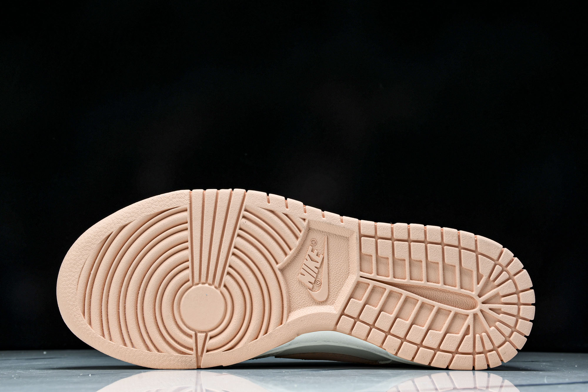 
Nike SB Dunk Low 粉色爱恋 周年高端定制 低帮休闲板鞋 W-015
35.5 36 3